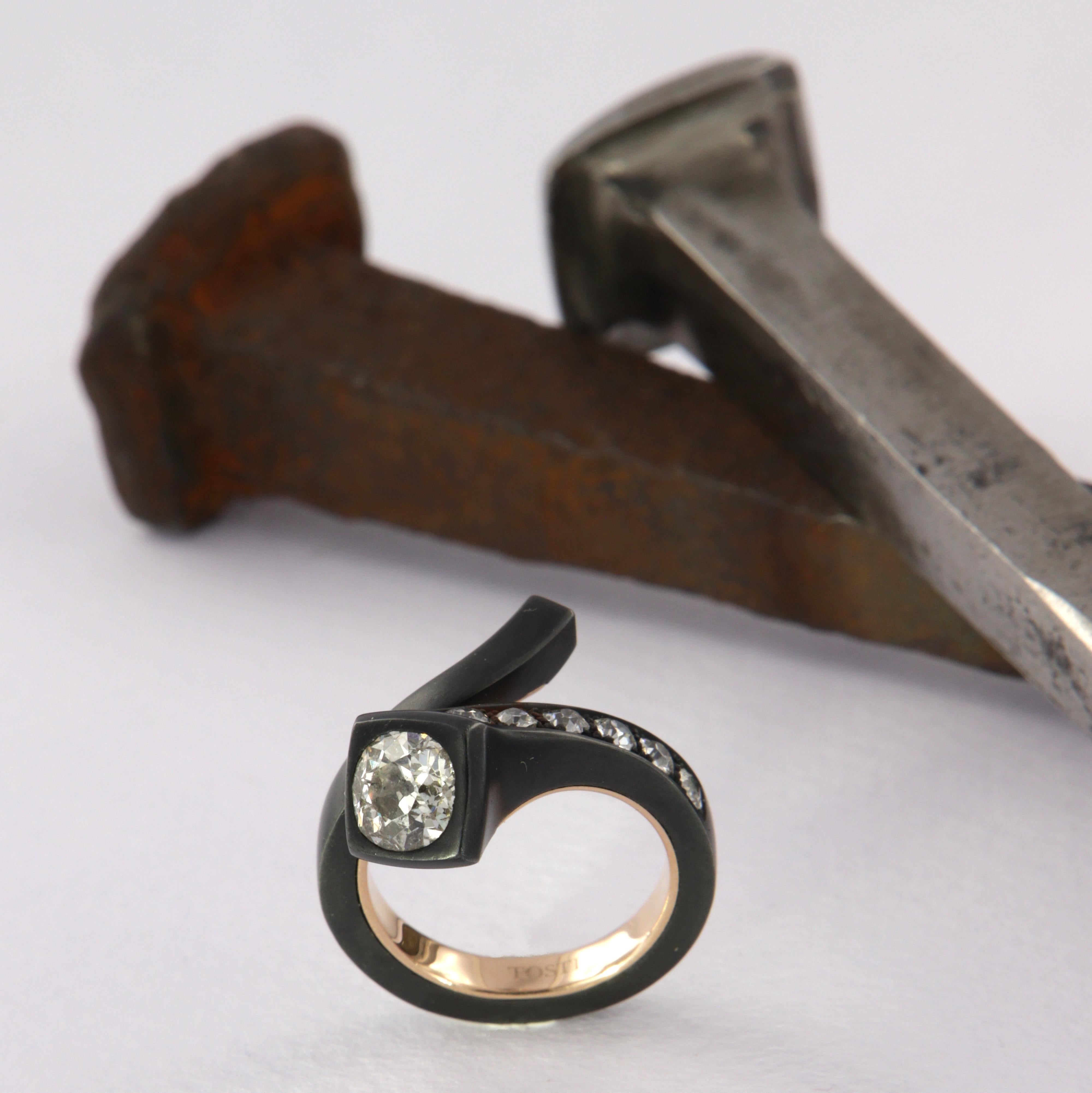 Tosti anello a chiodo con diamanti taglio antico carati 1.85 in ferro e oro  For Sale 4