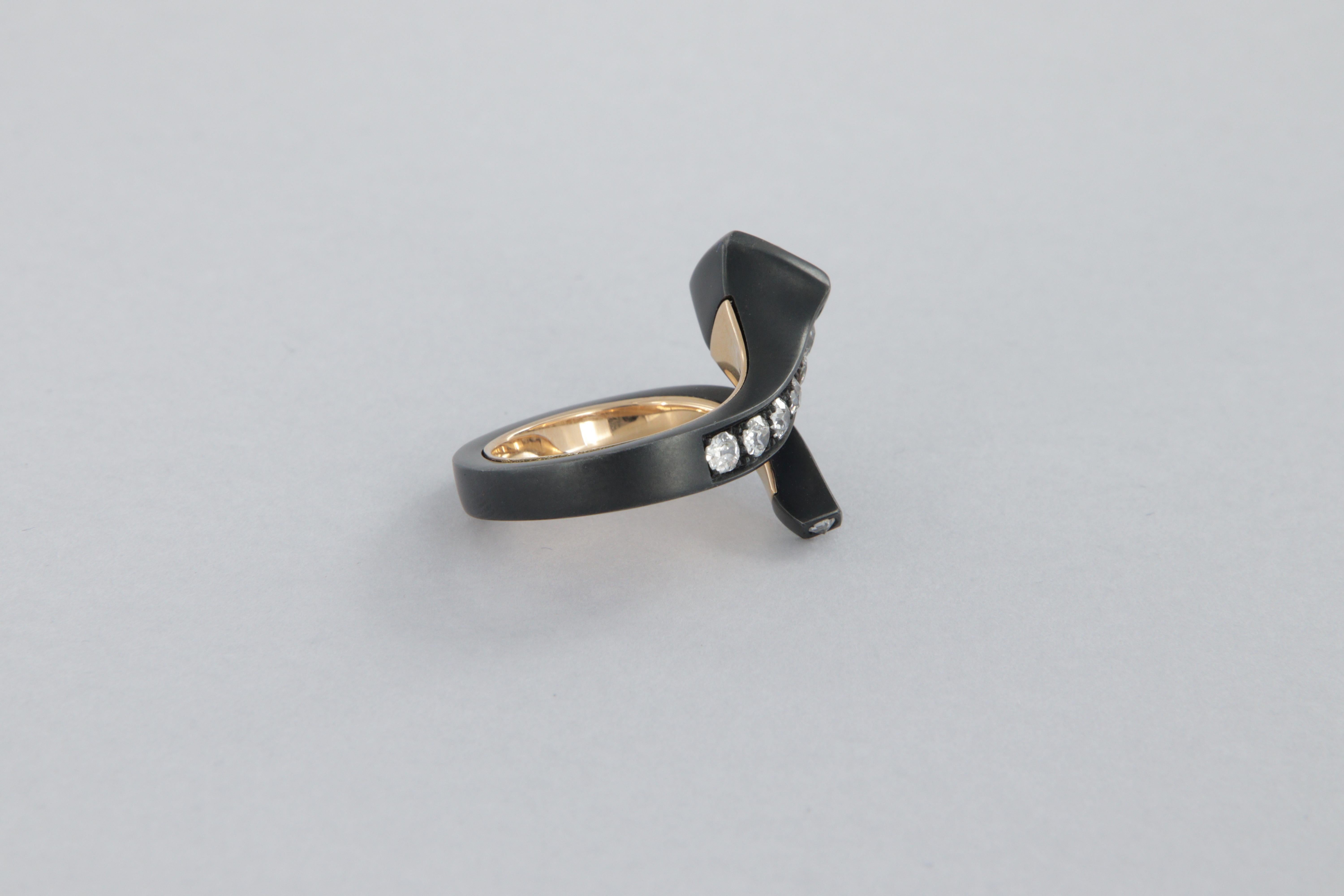 Contemporary Tosti anello a chiodo con diamanti taglio antico carati 1.85 in ferro e oro  For Sale