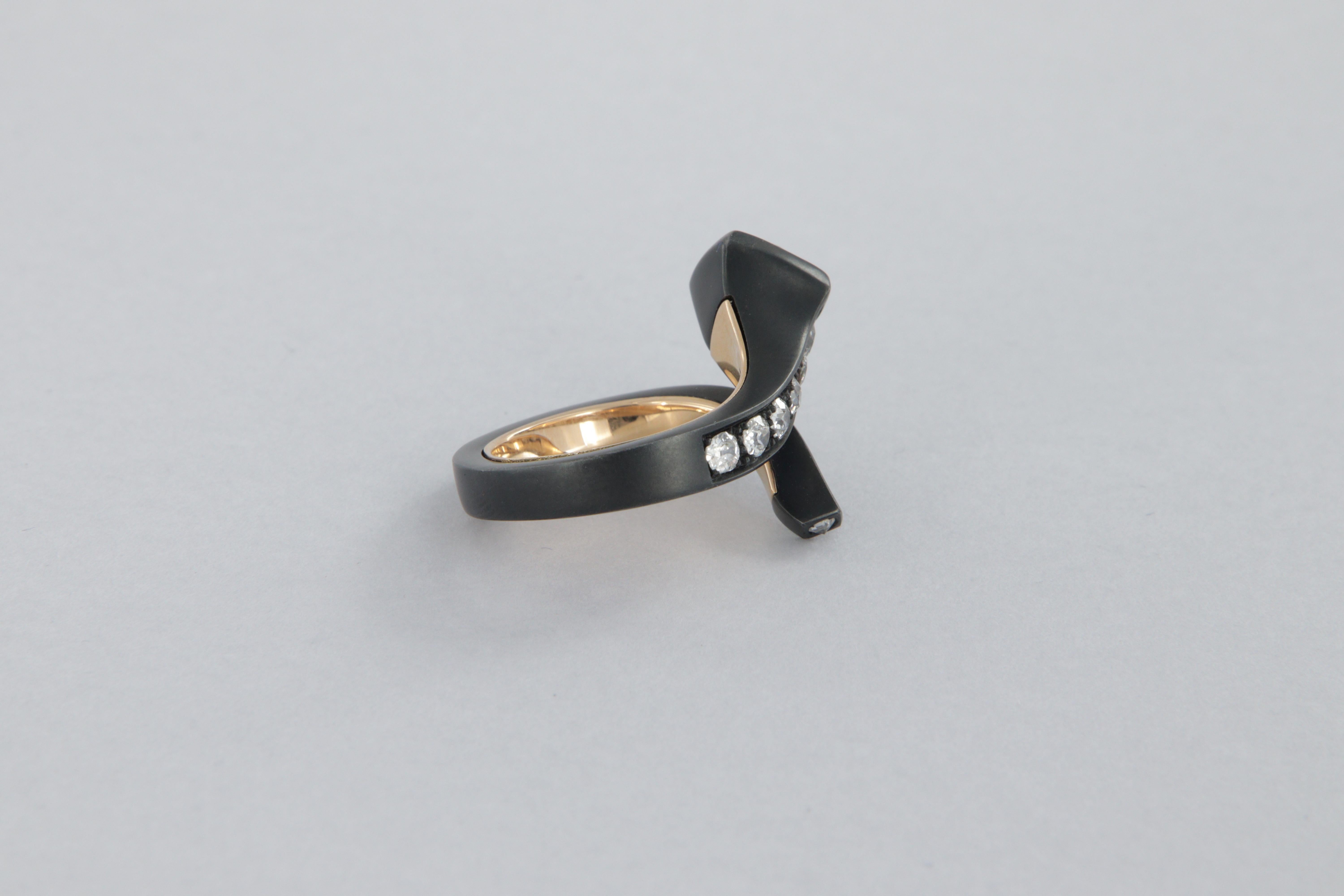 Contemporain Boucle d'oreille avec diamants taille ancienne carat 1,85 en fer et or en vente