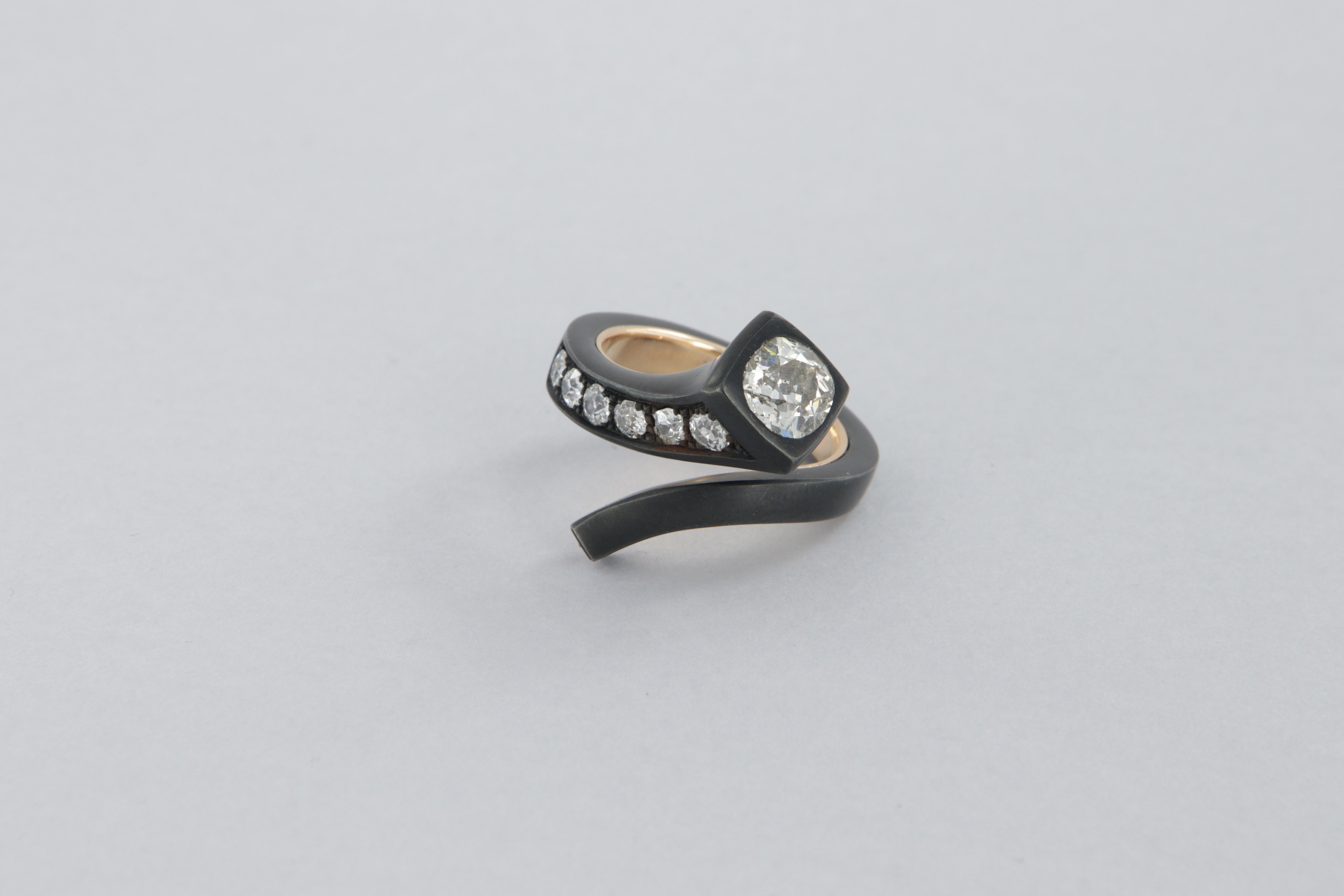 Boucle d'oreille avec diamants taille ancienne carat 1,85 en fer et or Neuf - En vente à Perugia, IT