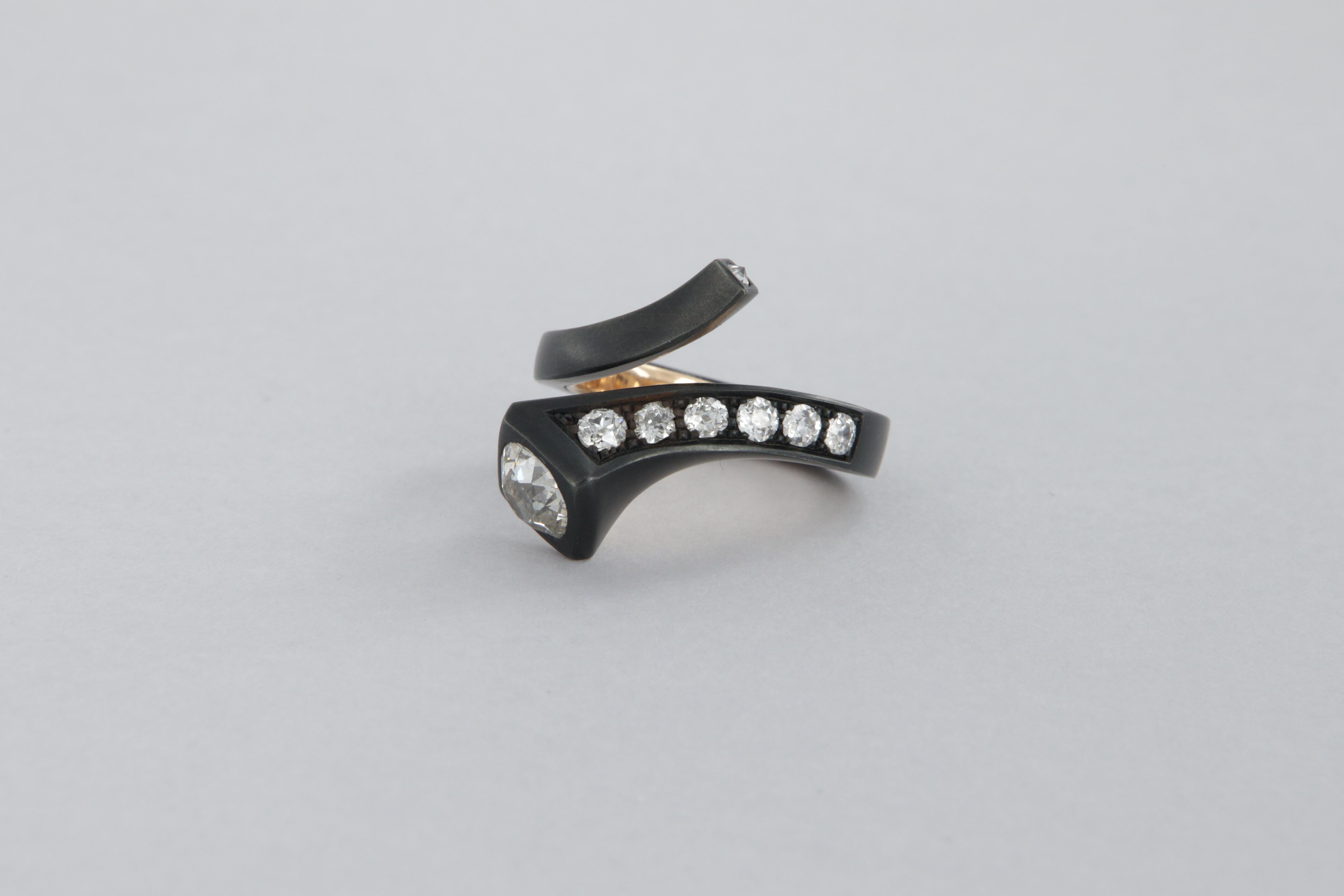 Women's Tosti anello a chiodo con diamanti taglio antico carati 1.85 in ferro e oro  For Sale