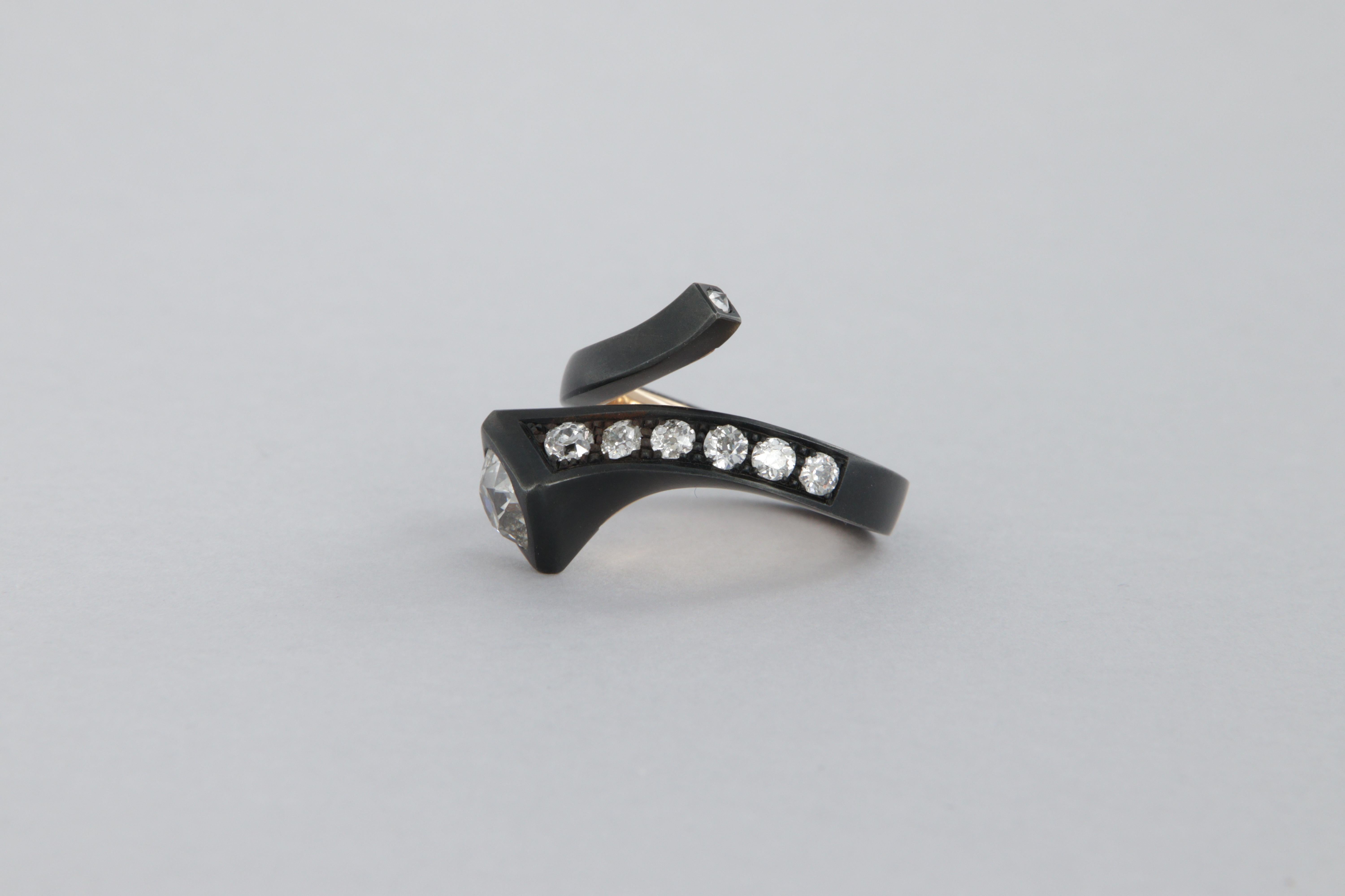 Boucle d'oreille avec diamants taille ancienne carat 1,85 en fer et or en vente 1