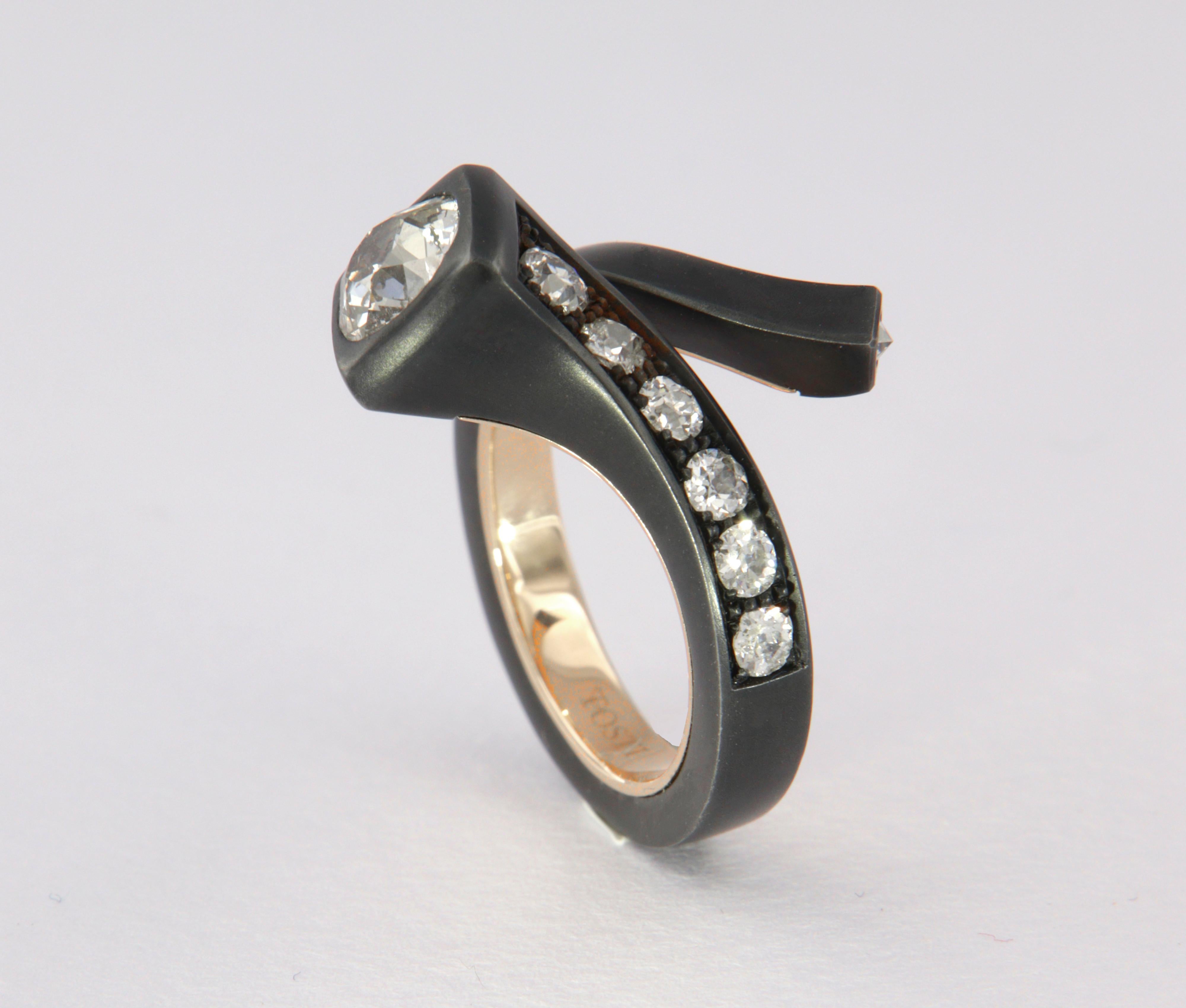 Boucle d'oreille avec diamants taille ancienne carat 1,85 en fer et or en vente 3