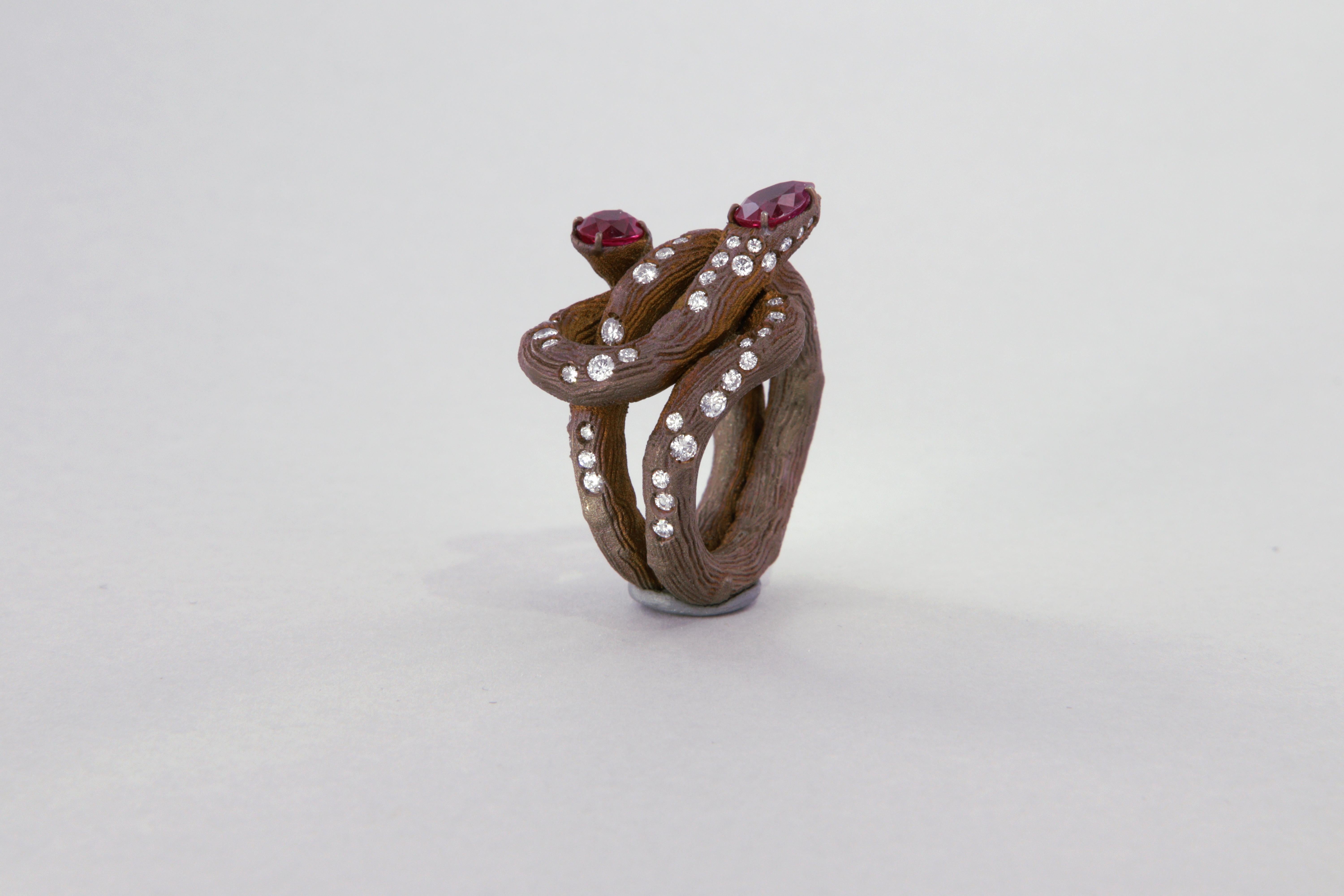 Contemporary grape shoot ring with diamonds and rubies in titanium In New Condition For Sale In Perugia, IT