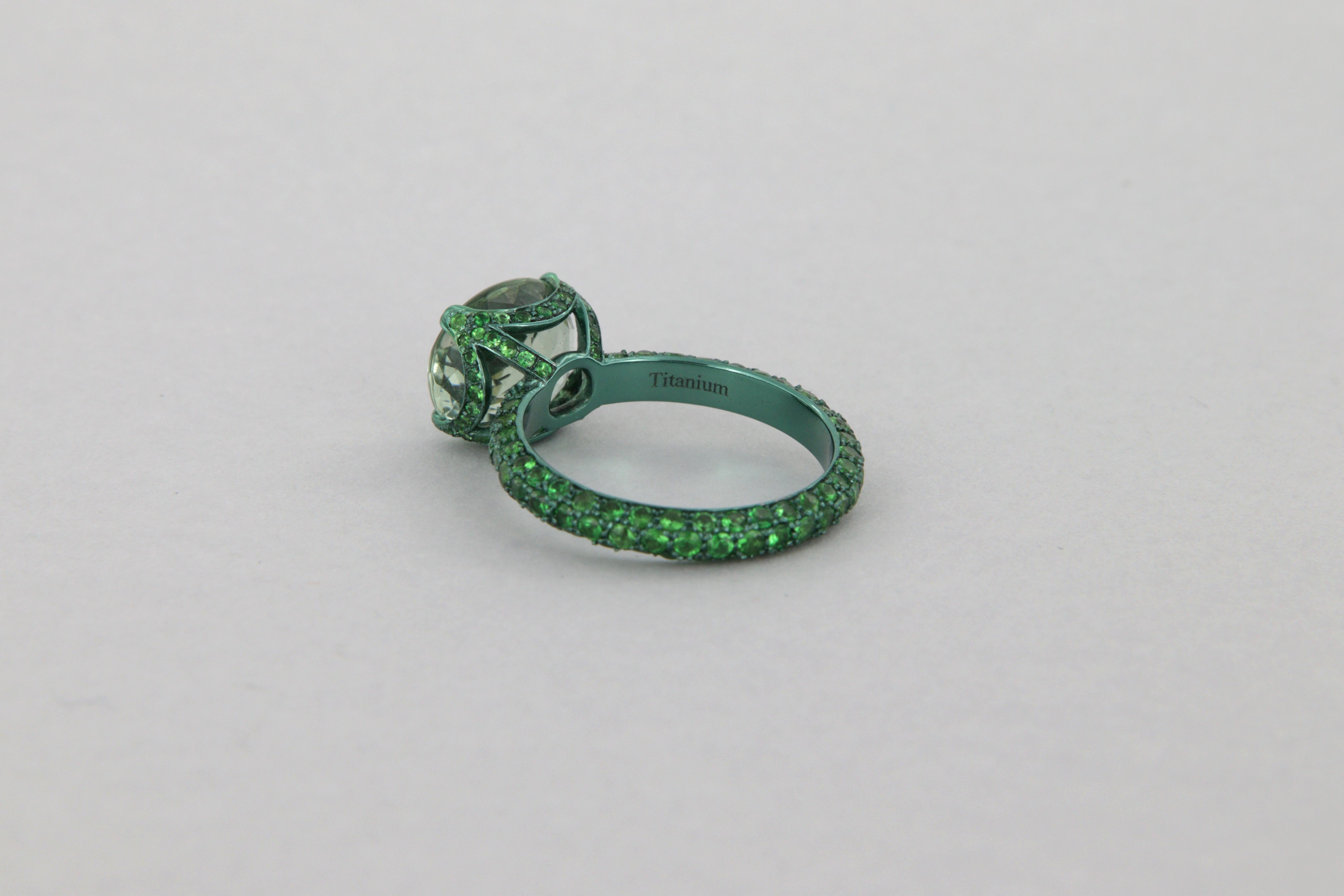 Women's Tosti anello con tsavoriti e tormalina verde carati 3.61 in titanio