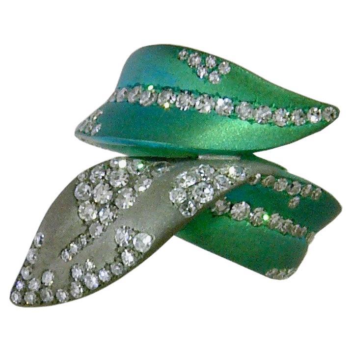 Tosti anello contemporaneo a foglia d'olivo con diamanti in titanio For Sale