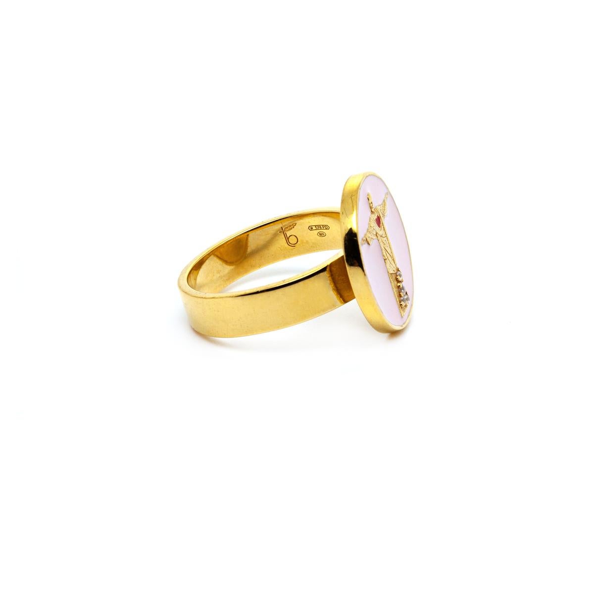 Corcovado ring in 925 gold-plated sterling silver, hand-enameled with pink enamel.

The Corcovado collection, featuring a unique, innovative and genderless design, consists of enameled pendants and rings made of 925 18-karat gold-plated sterling