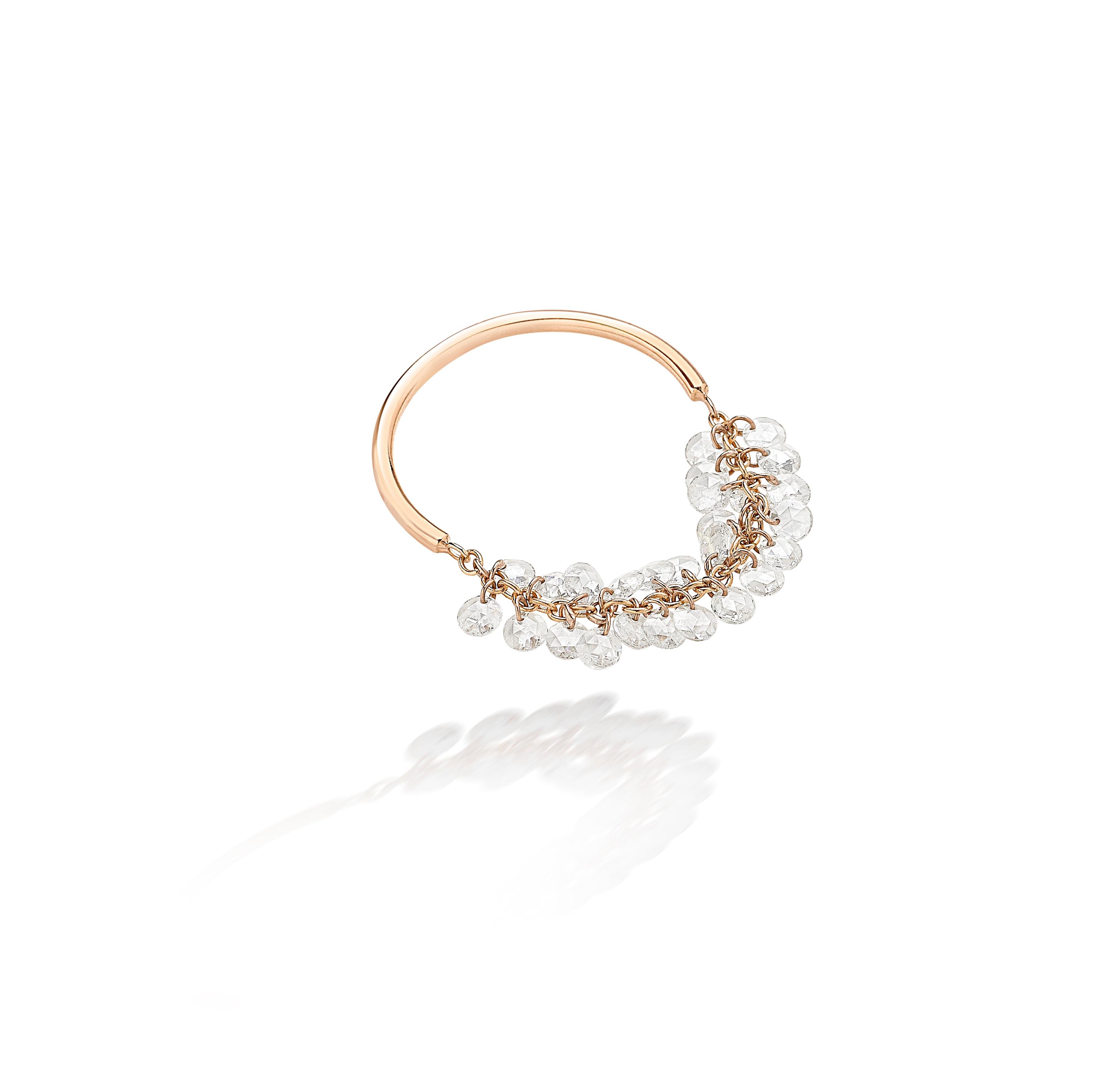 La collezione COSTELLAZIONE esprime una personalità colta e discreta.
I diamanti taglio a rosa si uniscono per disegnare una collezione di grande linearità estetica, che rifiuta ogni eccesso, alla ricerca della leggerezza assoluta. I diamanti sono