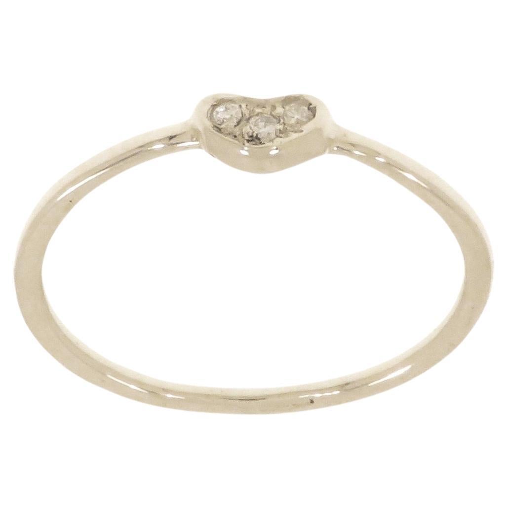 9k white gold heart ring with diamonds