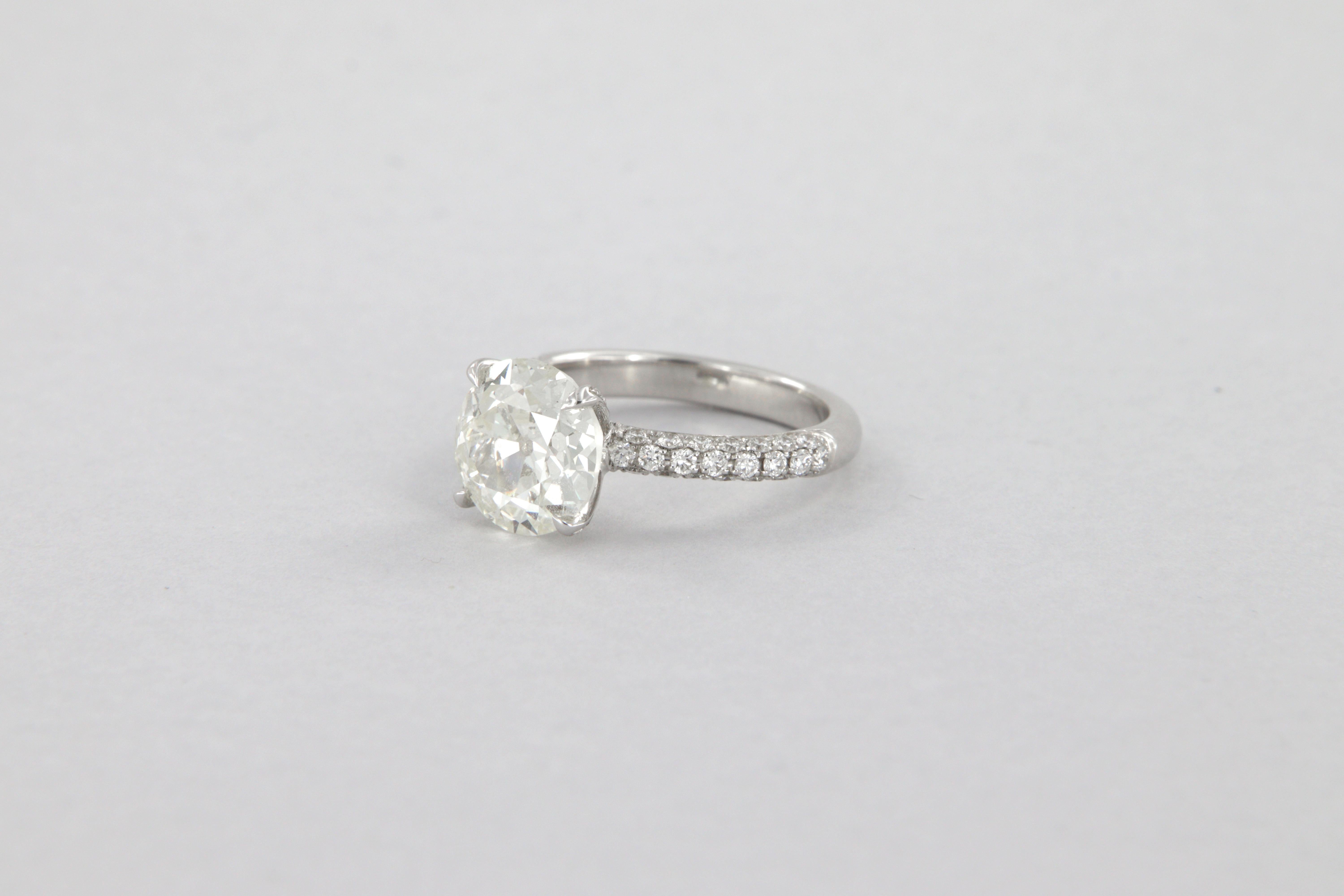 Contemporary Engagement ring with 3.07-carat antique-cut diamond GIA For Sale