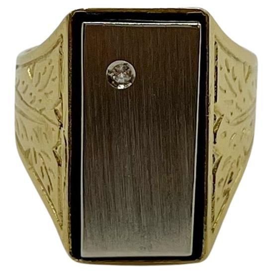 Bague pour homme en or jaune 18 carats avec plaque en or blanc et diamant en vente