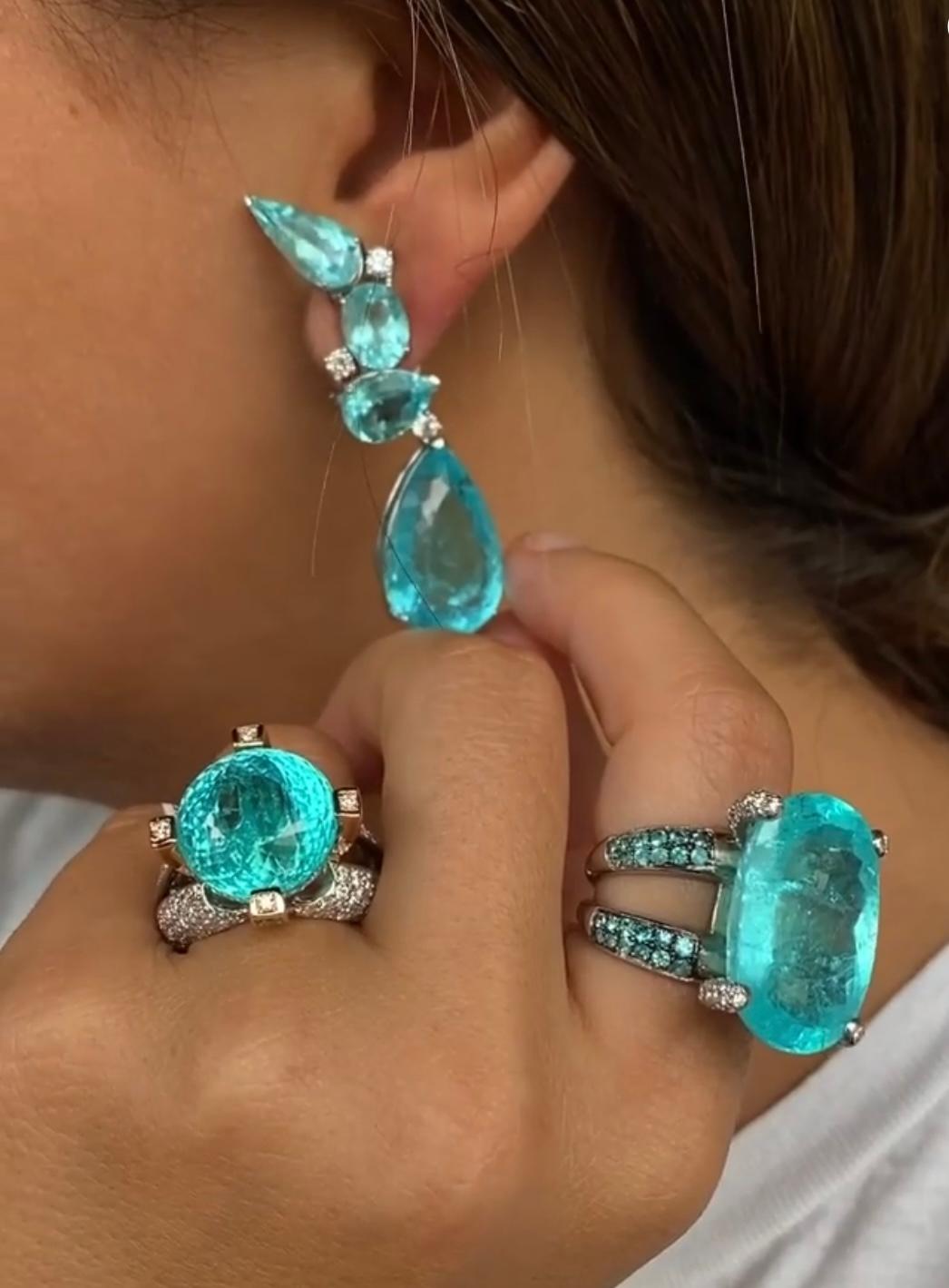Modern Anello di Tormalina Paraiba con Pavé di Paraiba Brasiliana e Diamanti, 28.23 CT