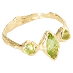 Elegant textured ring with Peridots