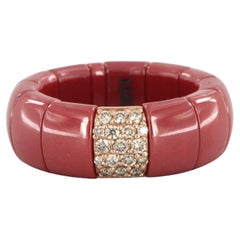 Anello estensibile in ceramica tecnica rosso corallo, oro rosa e diamanti brown