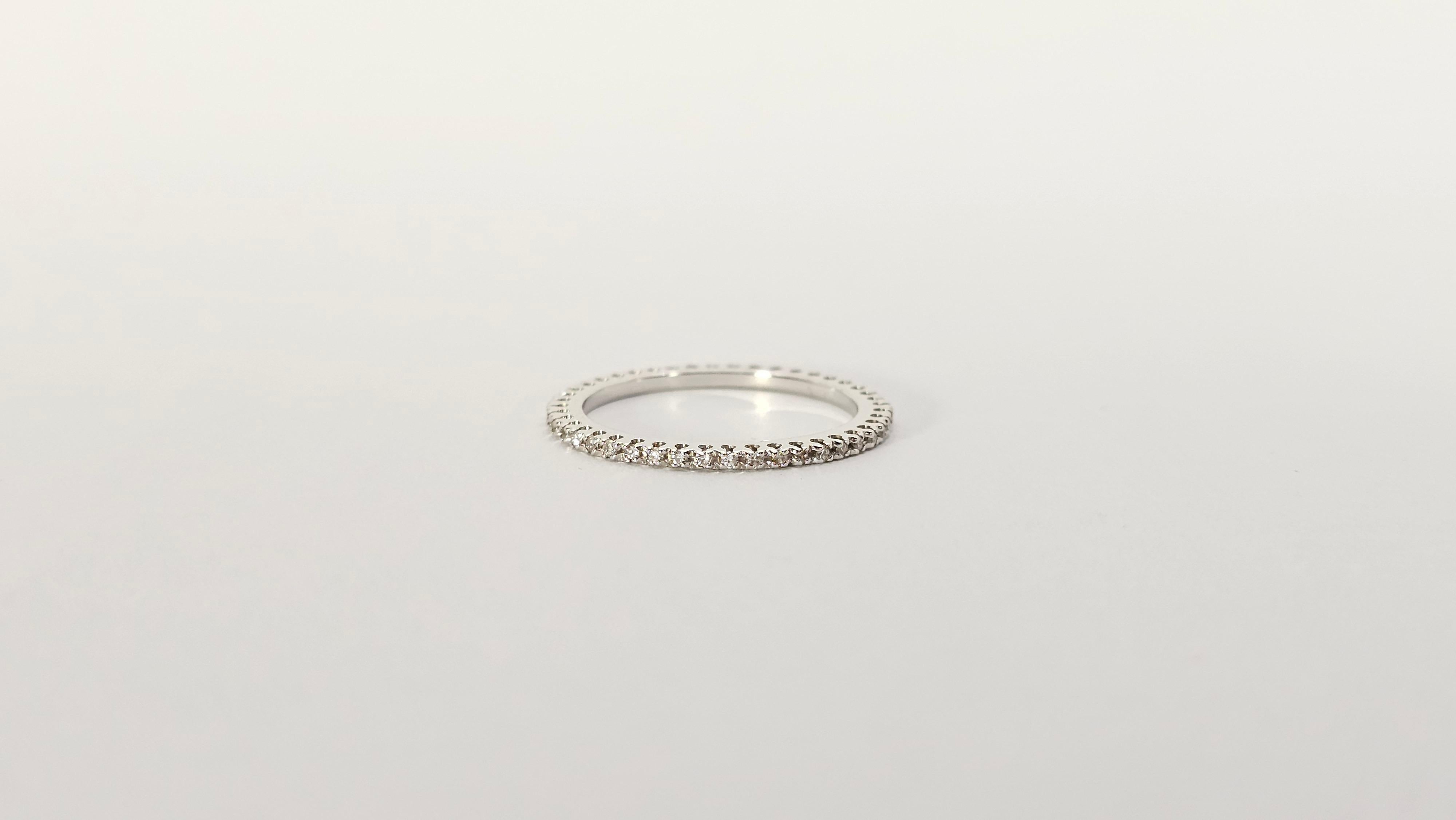 Eternelle Ring in White Gold and Diamonds For Sale 2
