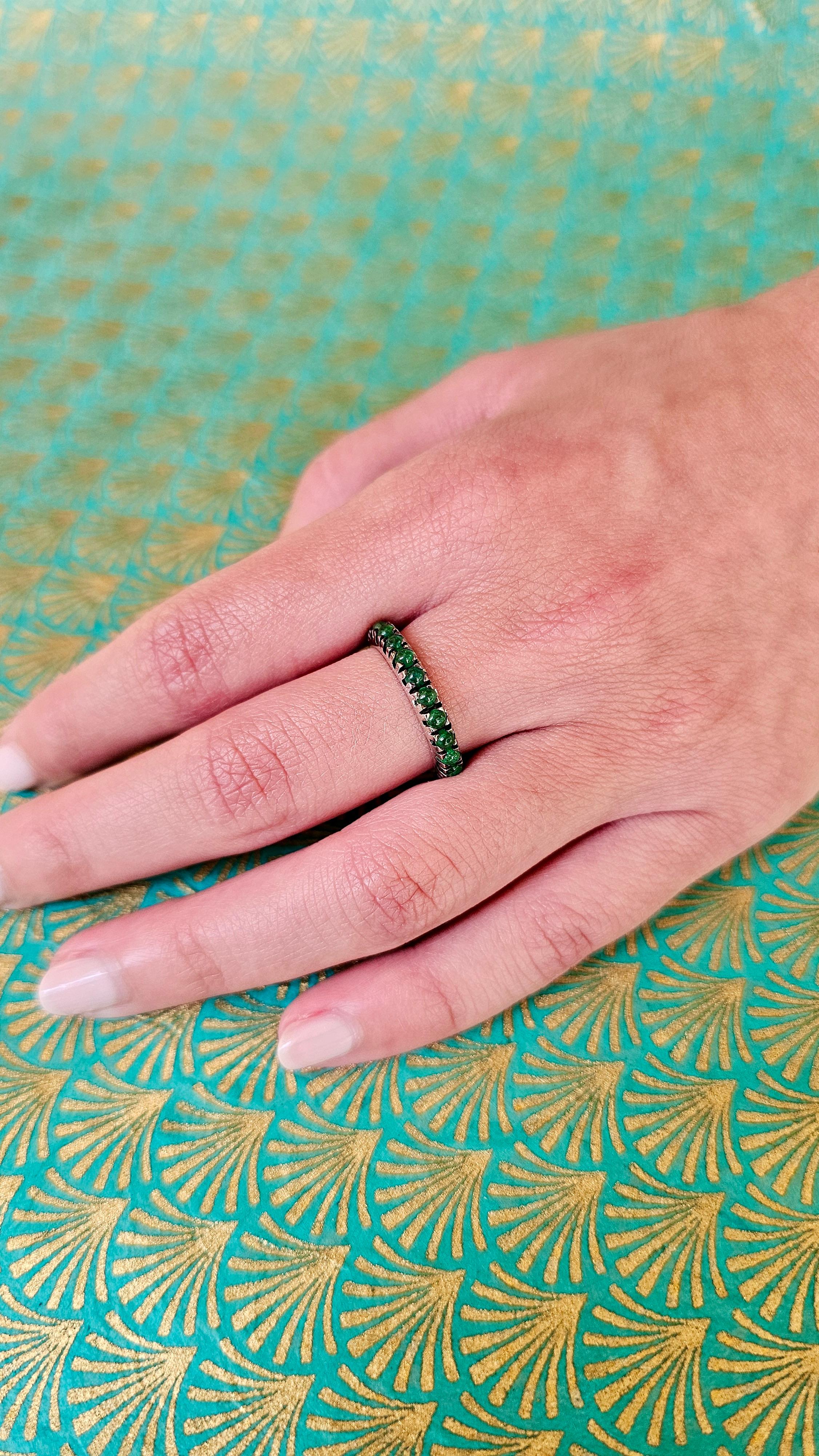 Anello Eternelle in Oro Bianco e Smeraldi en vente 2
