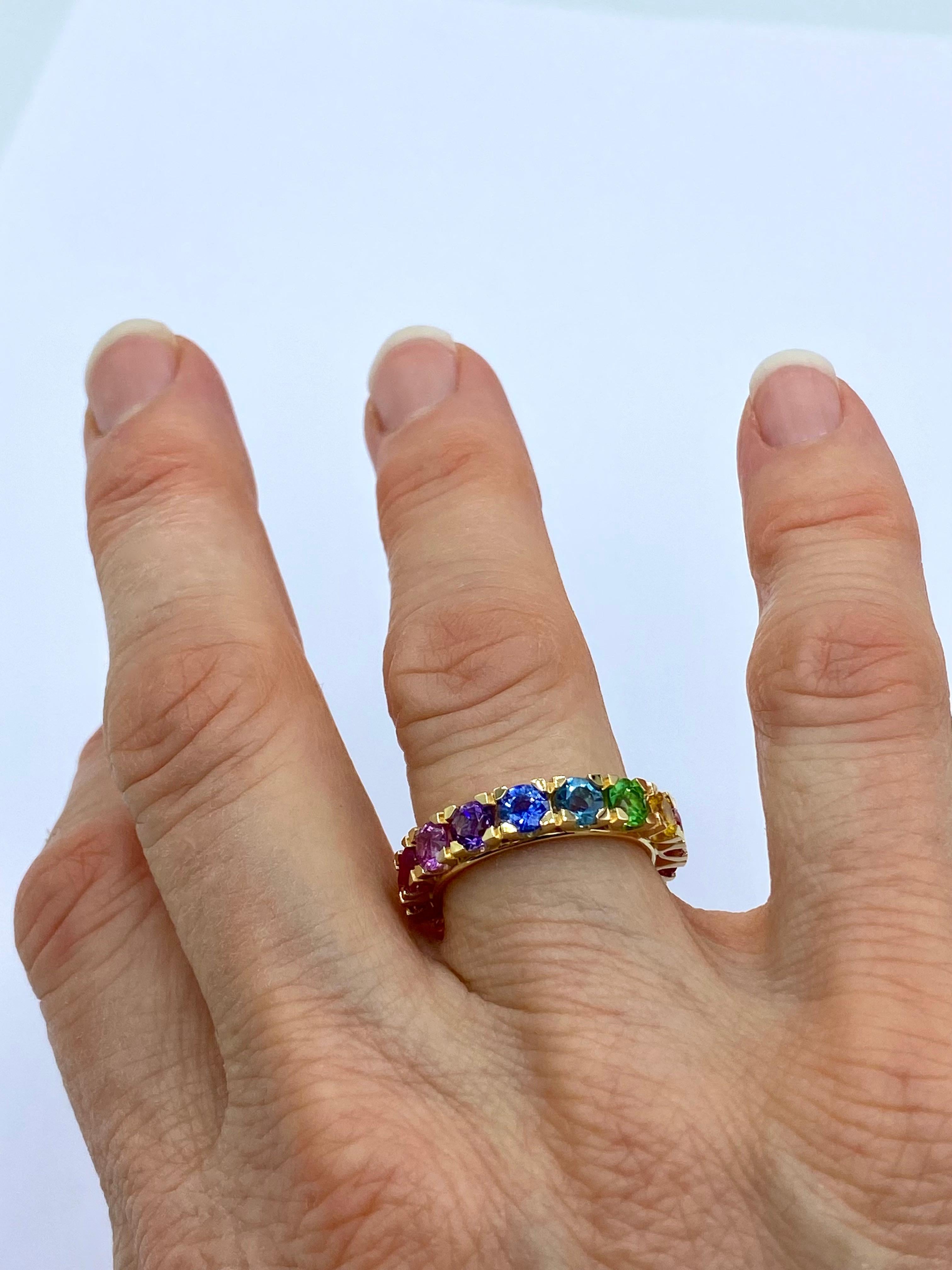 Round Cut Anello Eternity oro 18Kt Zaffiro Rubino Pietre Semi preziose Rainbow in vendita