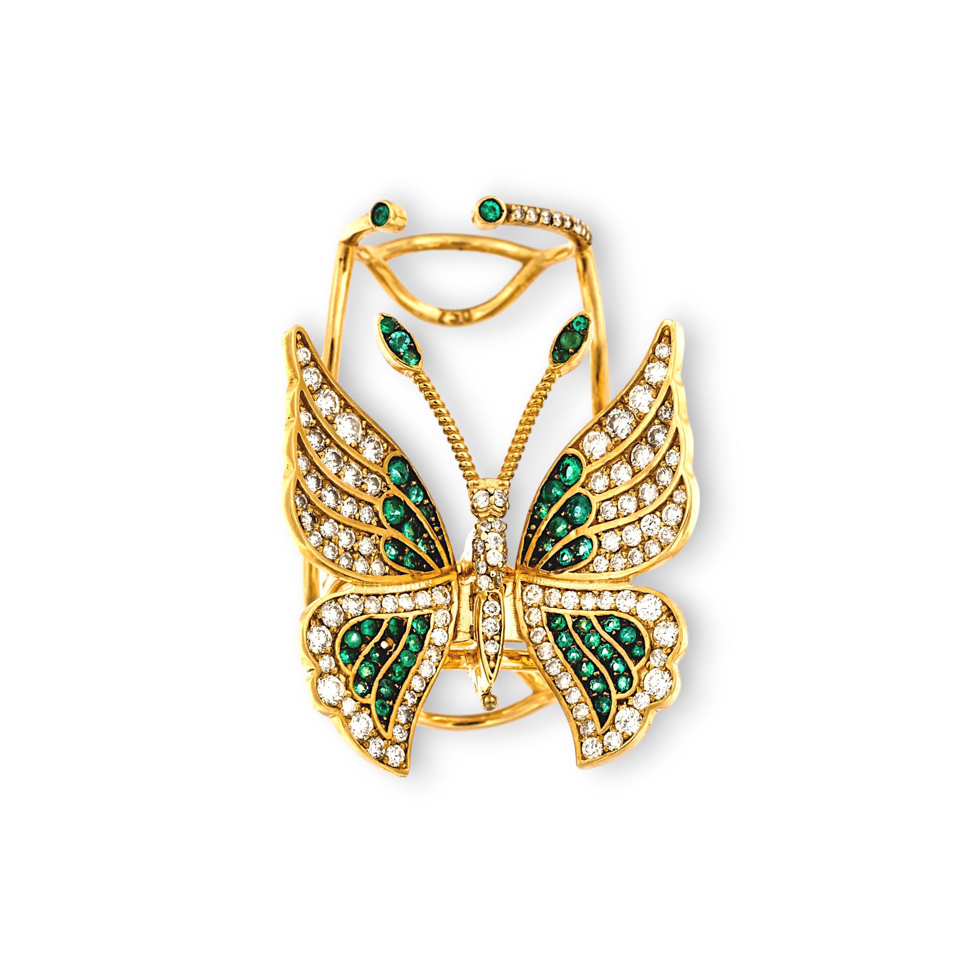 Nous vous présentons un bijou d'une beauté et d'un savoir-faire rares : la bague Farfalla en or rose 18 carats. Cette pièce unique est fabriquée à la main, avec un mécanisme innovant qui permet aux ailes du papillon de s'ouvrir et de se fermer par