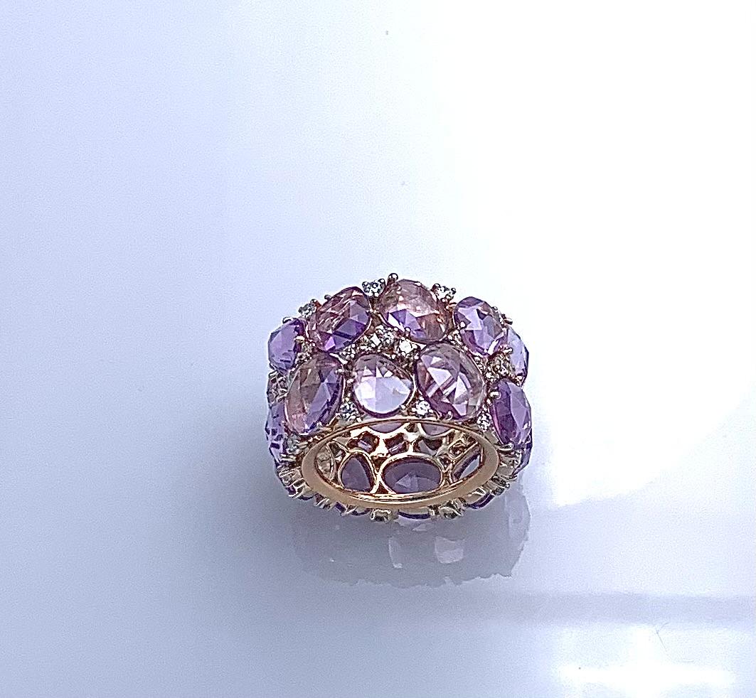 Modèle Lulù bague de Pomellato en or blanc et rose 18 carats sertie d'améthystes taillées en rose et de diamants taillés en brillant d'une valeur totale de 1,08 ct. Ce modèle n'a été produit que pour les boutiques Pomellato et il n'en reste que