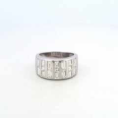 Platinum-plated 18 kt Gold Band Ring with Baguette and Carré Cut Diamonds ct. 2.7