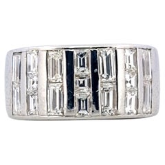 Platinum-plated 18 kt Gold Band Ring with Baguette and Carré Cut Diamonds ct. 2.7
