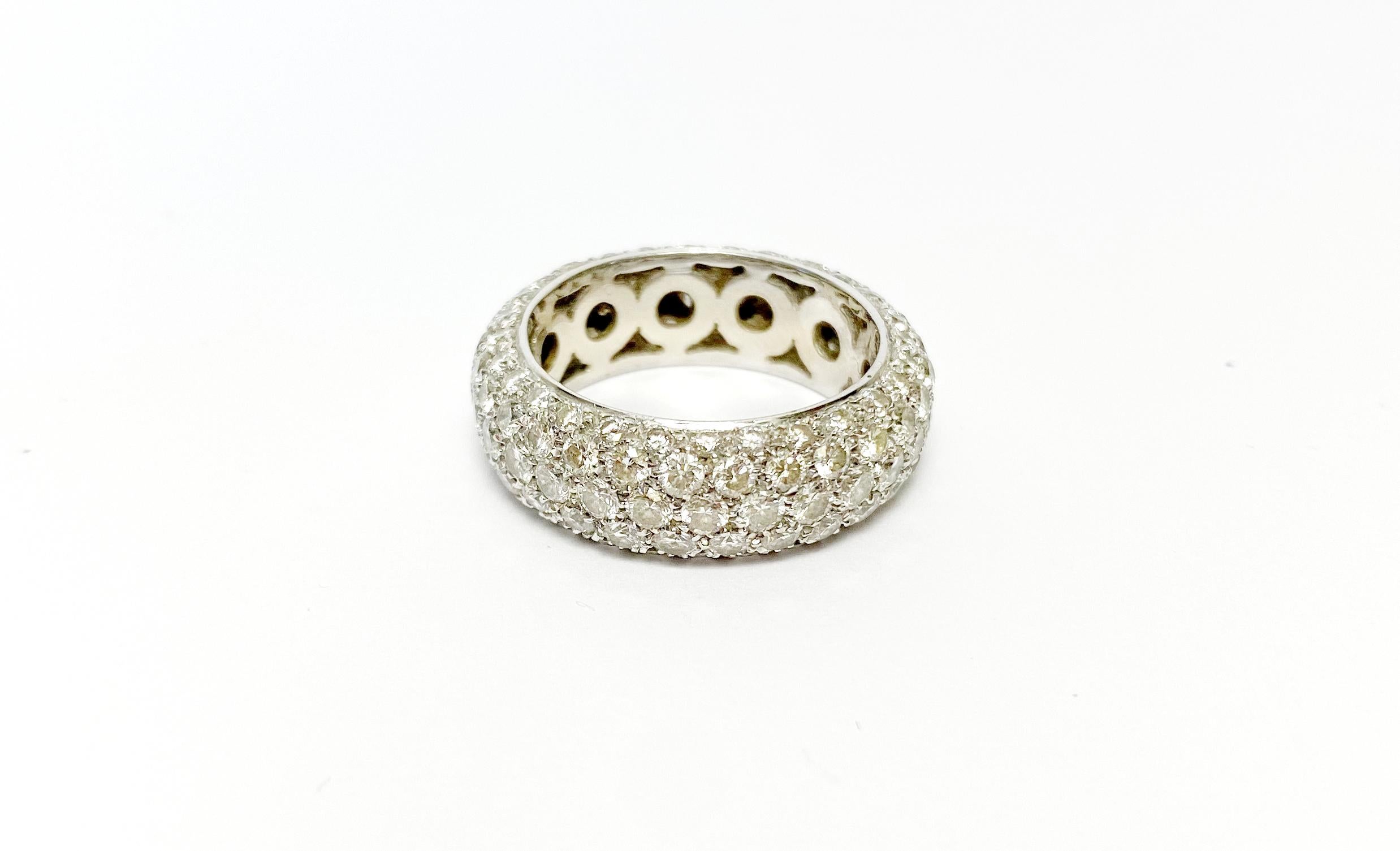 Brilliant Cut Anello Fascia in Oro Bianco 18 kt con Diamanti Taglio Brillante da 4.35 Carati For Sale