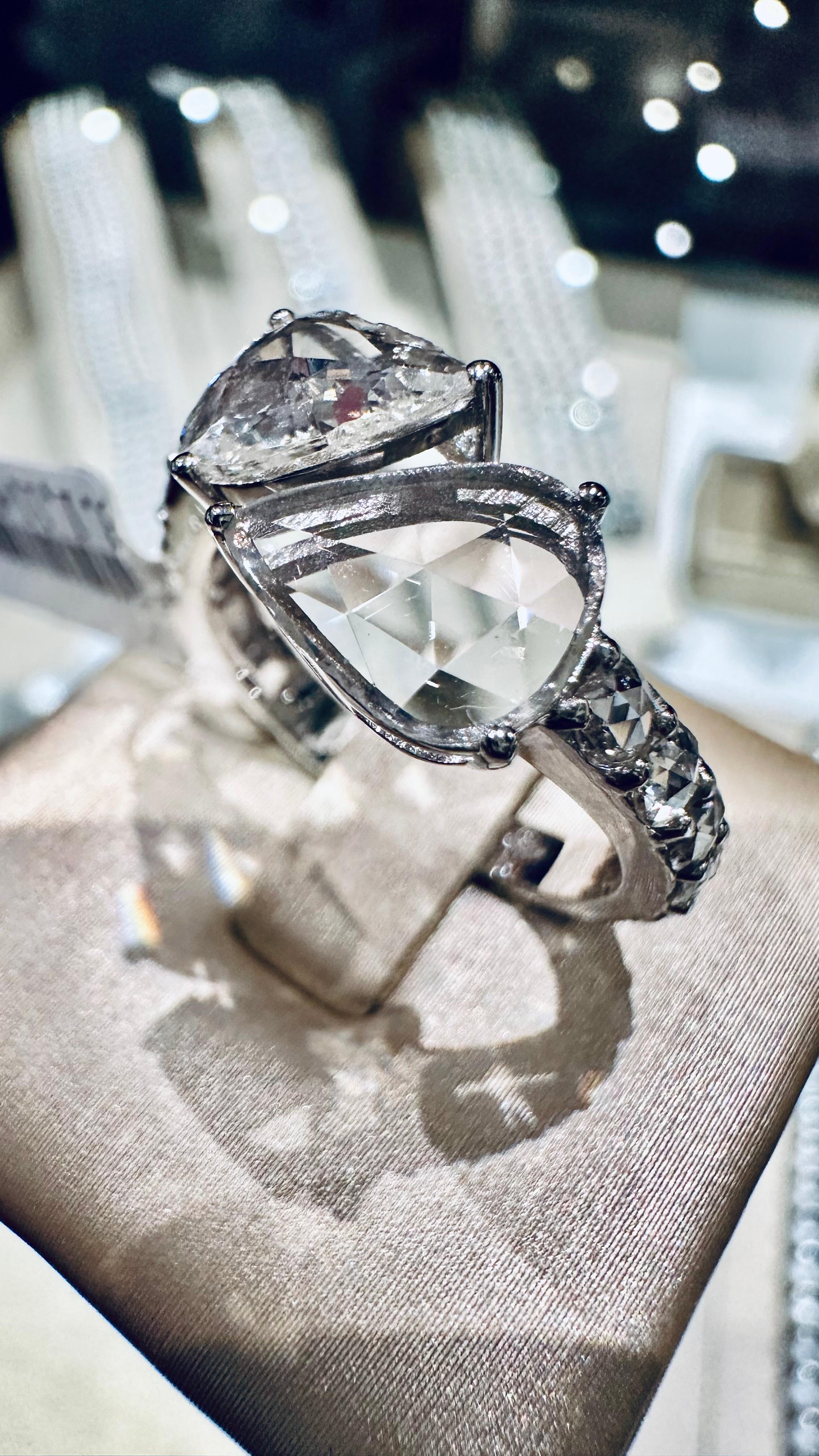 Pear Cut Anneau en or 18kt  Rosettes de diamants 1,83ct - Tradition et artisanat en vente