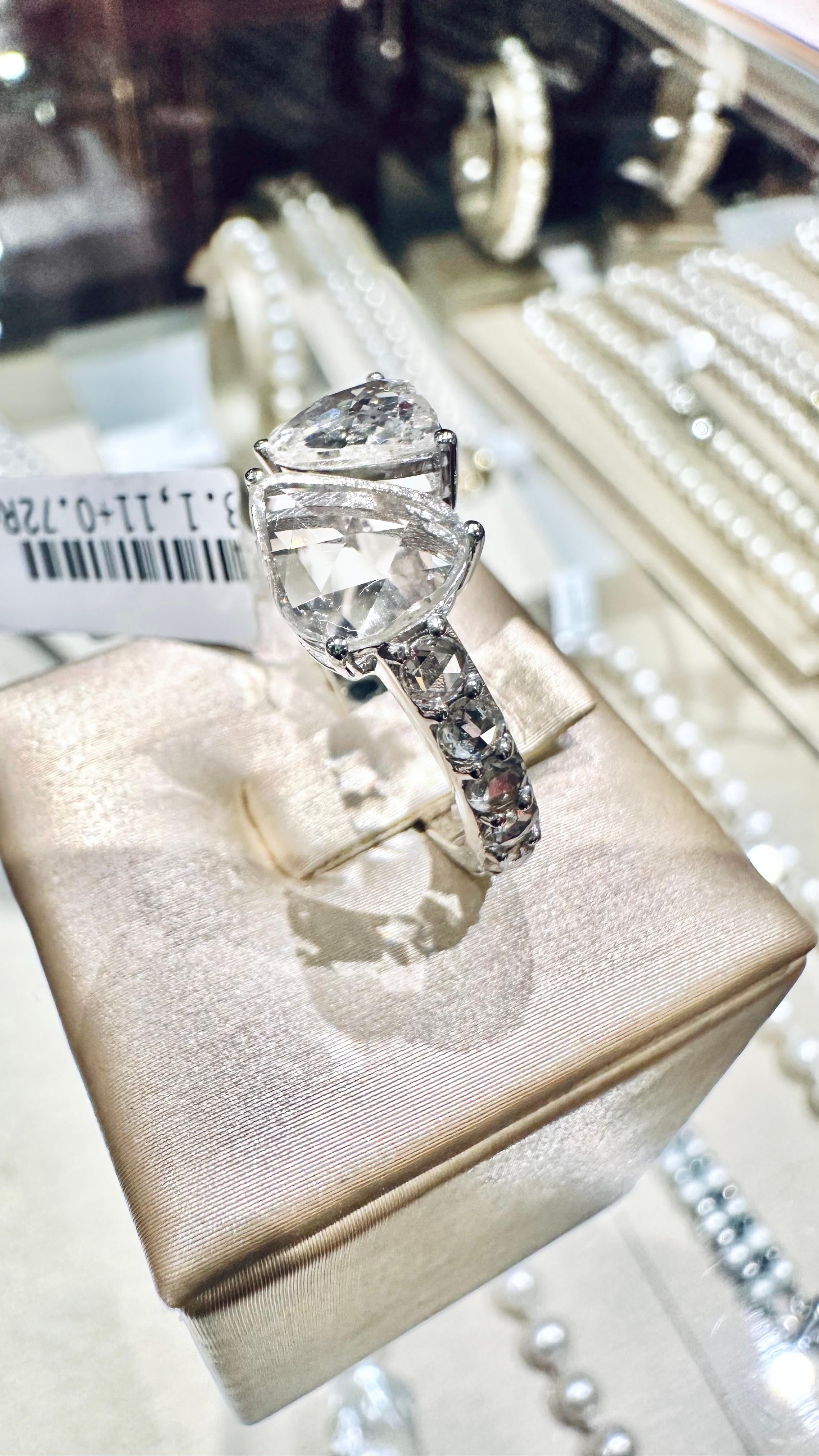Anneau en or 18kt  Rosettes de diamants 1,83ct - Tradition et artisanat Neuf - En vente à Guidizzolo, IT