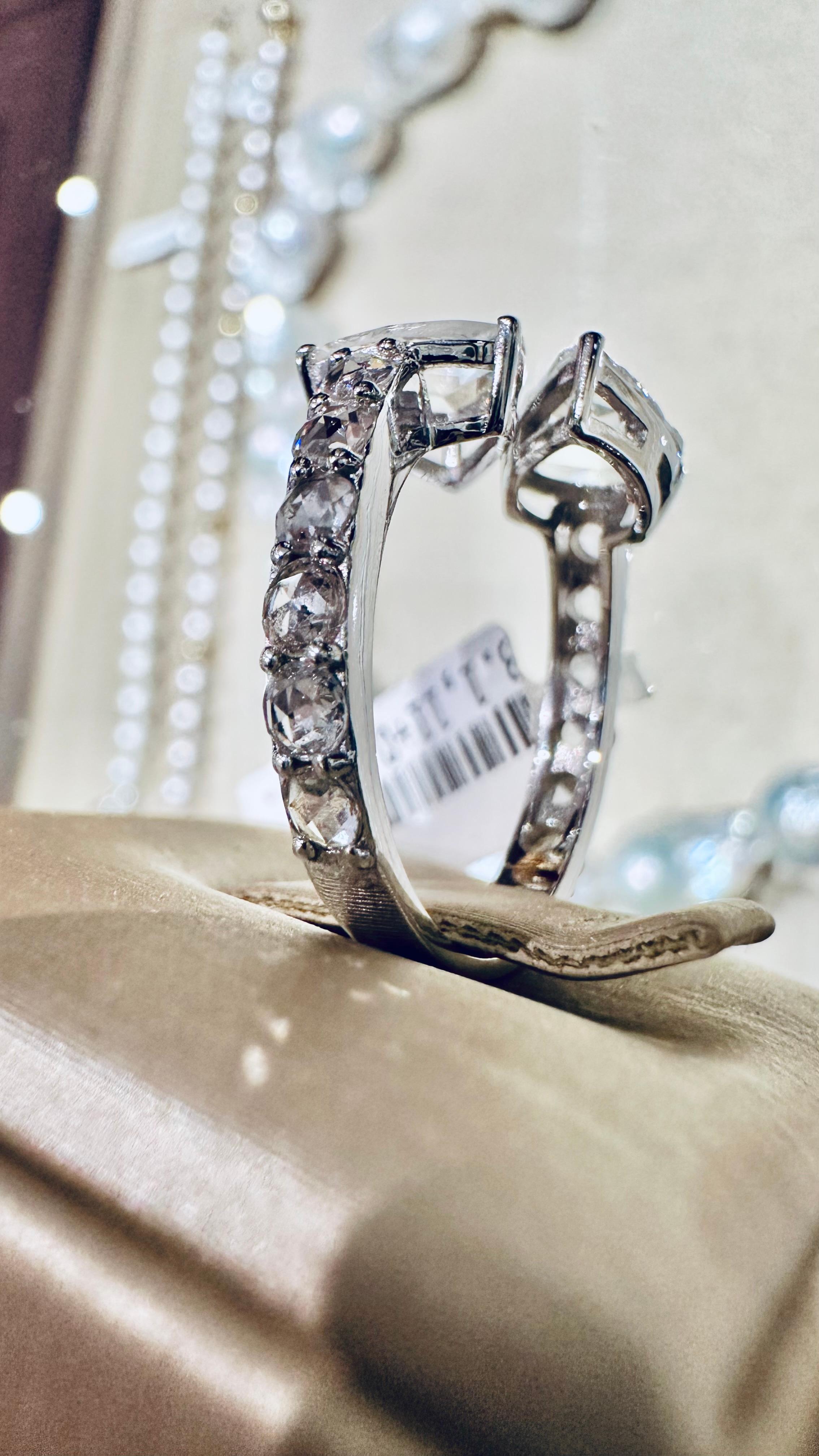 Anneau en or 18kt  Rosettes de diamants 1,83ct - Tradition et artisanat Unisexe en vente