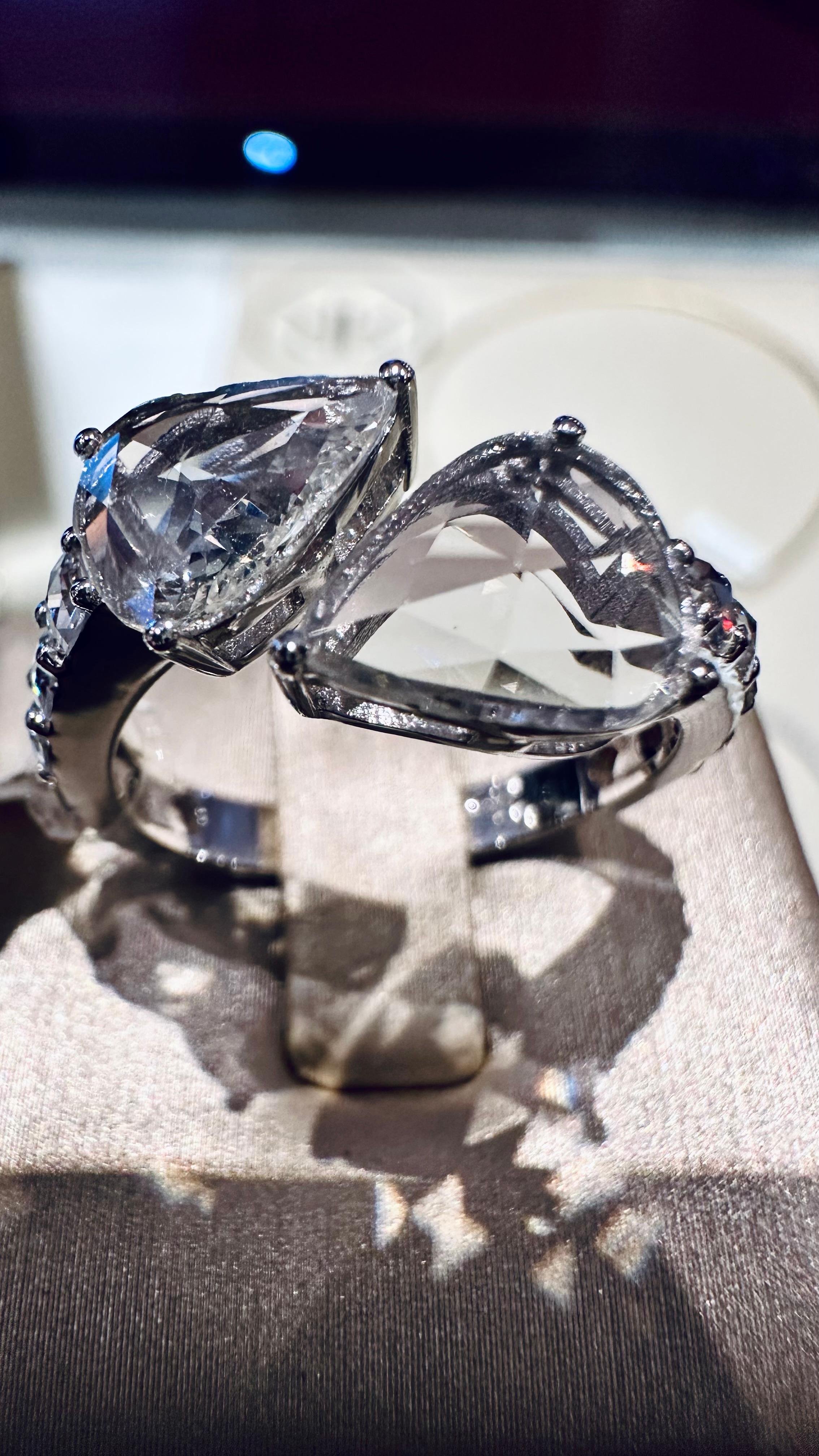 Anneau en or 18kt  Rosettes de diamants 1,83ct - Tradition et artisanat en vente 2