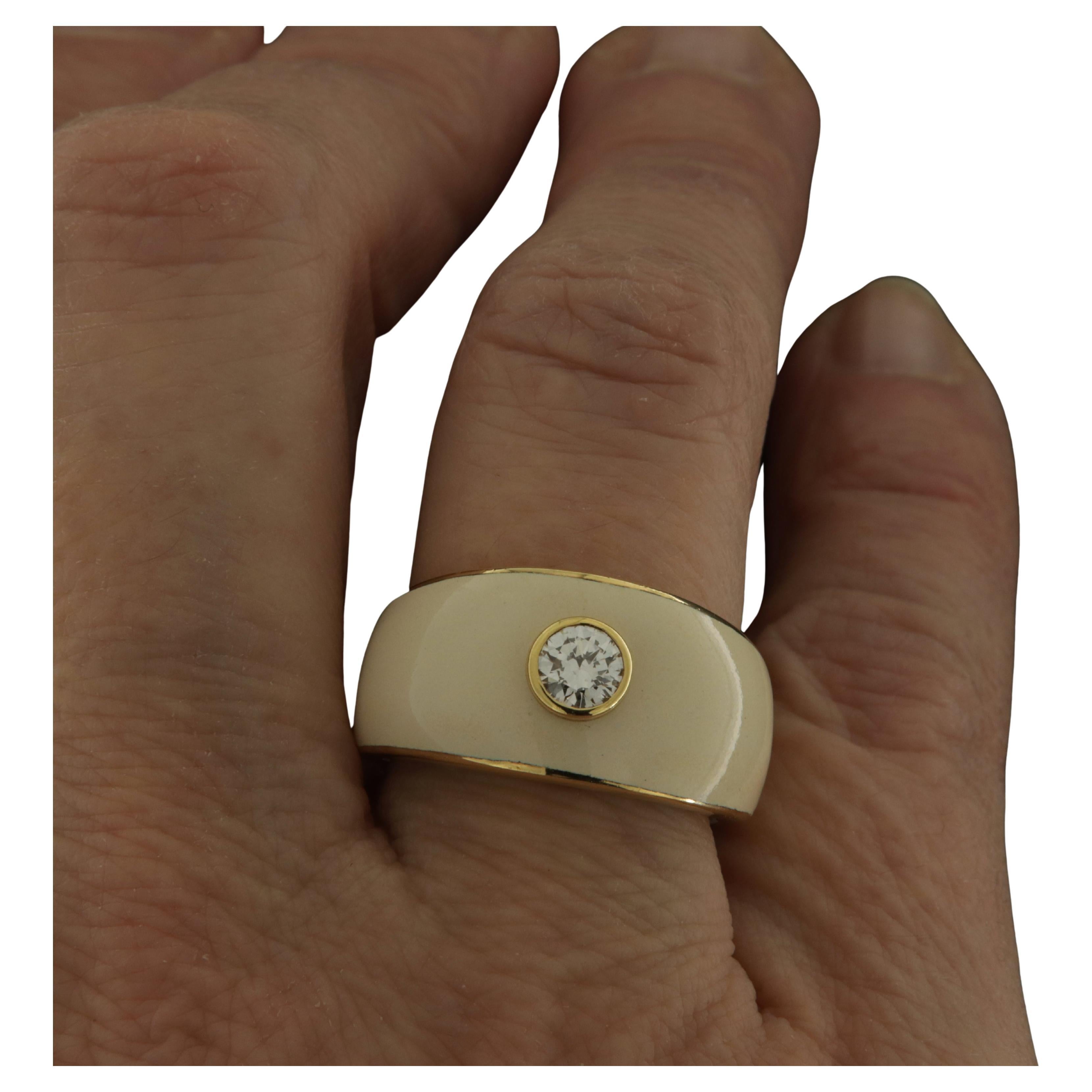 Yellow gold and enamel solitaire band ring with brilliant ct.0.42