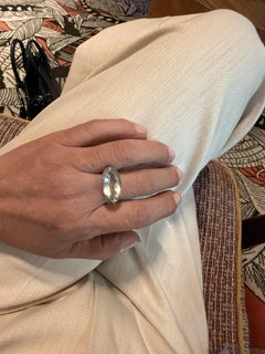 Handcrafted 18-karat white gold ring with a vivid natural prasiolite