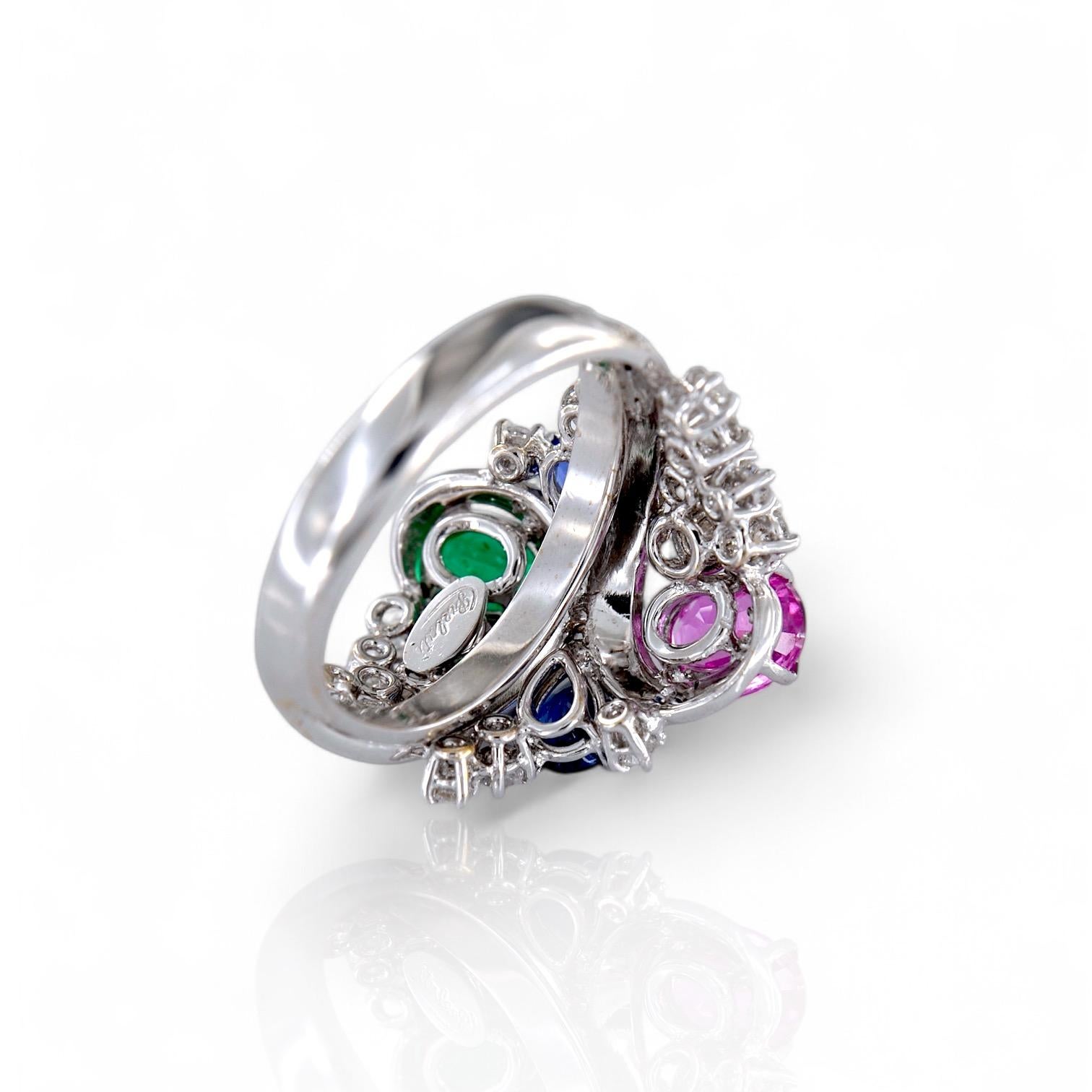 Bague en or blanc 18 carats faite à la main avec émeraude, saphirs et diamants Pour femmes en vente