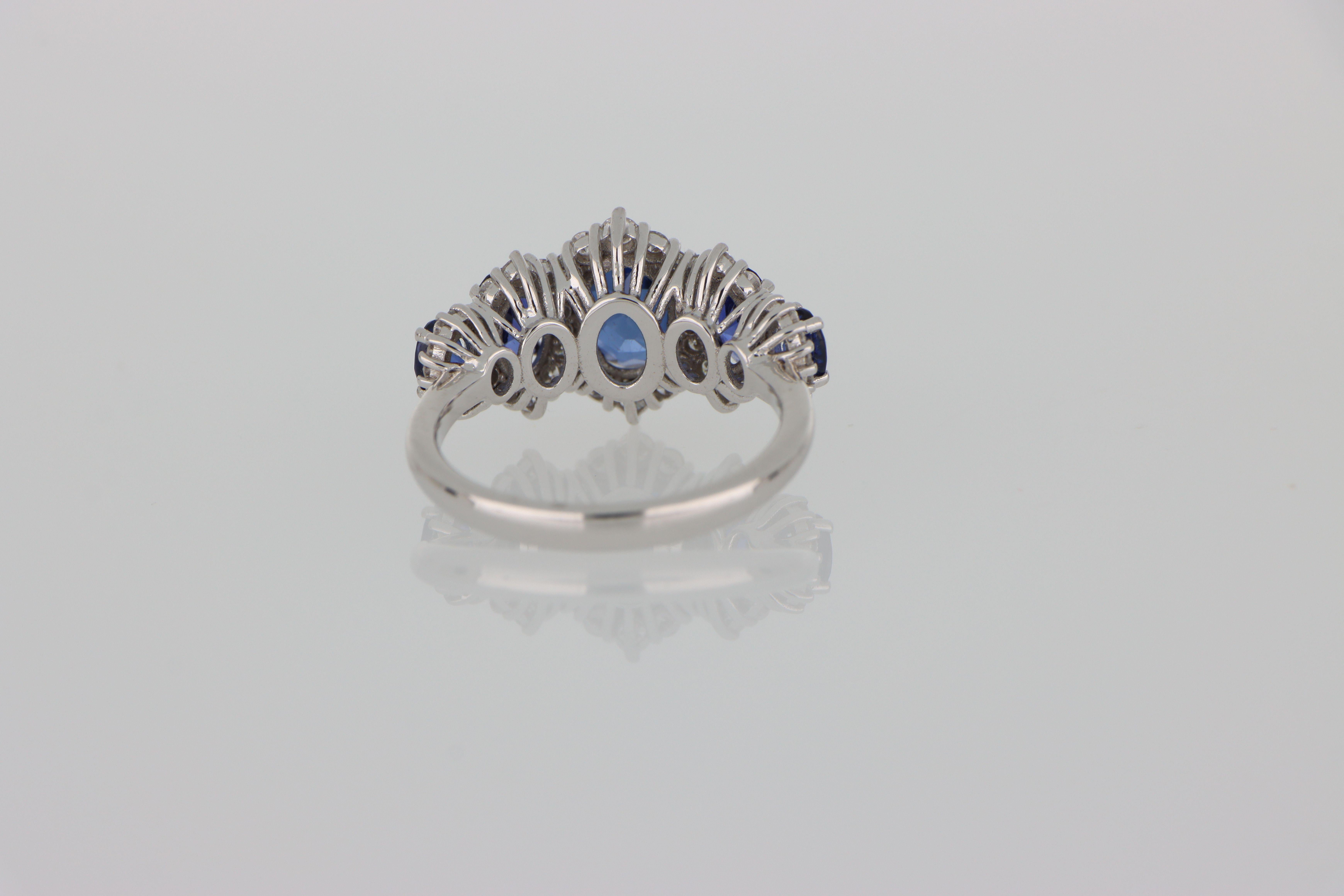 Oval Cut Anello Fedina Oro Cinque Pietre Zaffiri Ovali 3.14 ct Diamanti Orsini Retrò in vendita