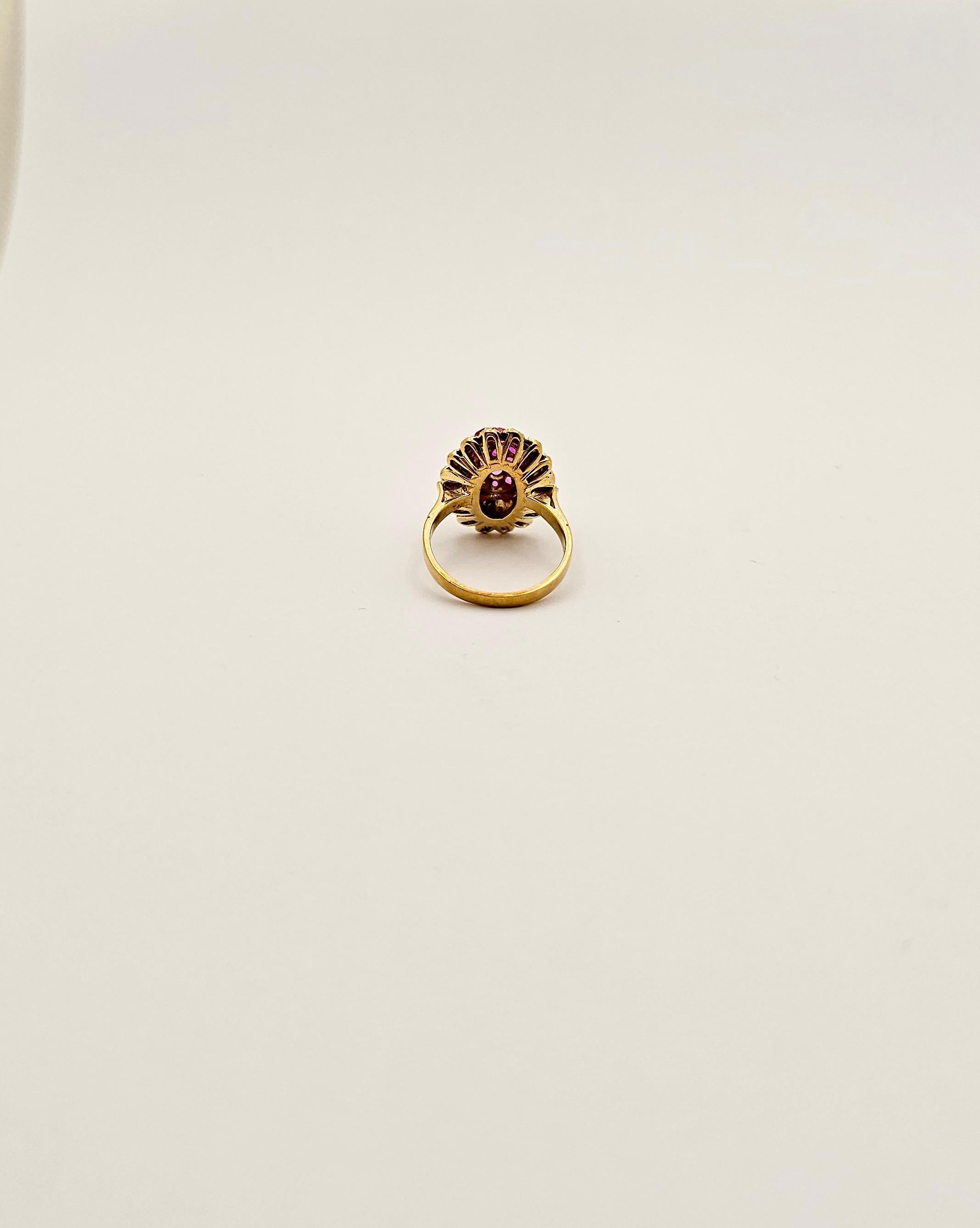 Taille brillant Bague fleur en or jaune 18Kt et saphirs roses en vente