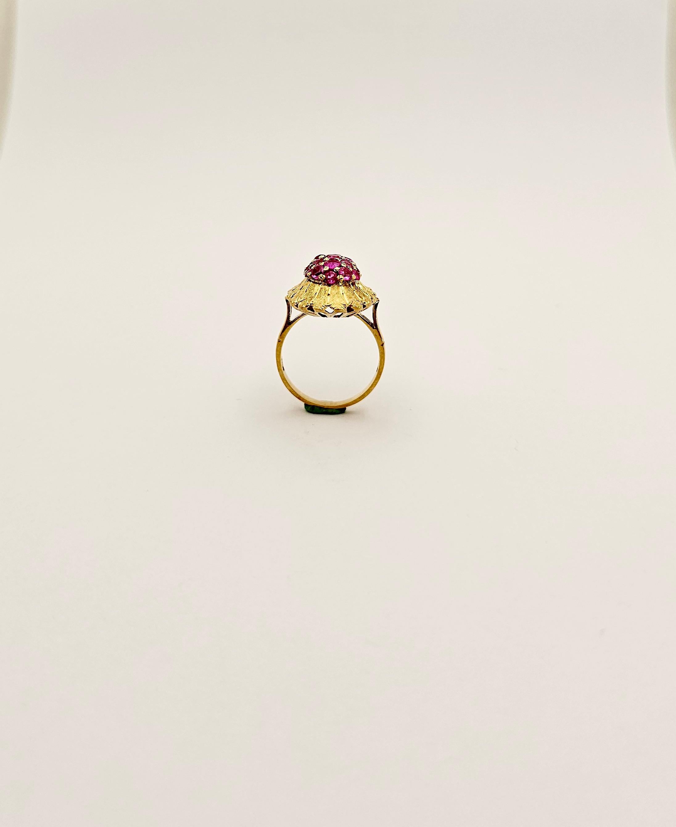 Bague fleur en or jaune 18Kt et saphirs roses Neuf - En vente à Cattolica, IT