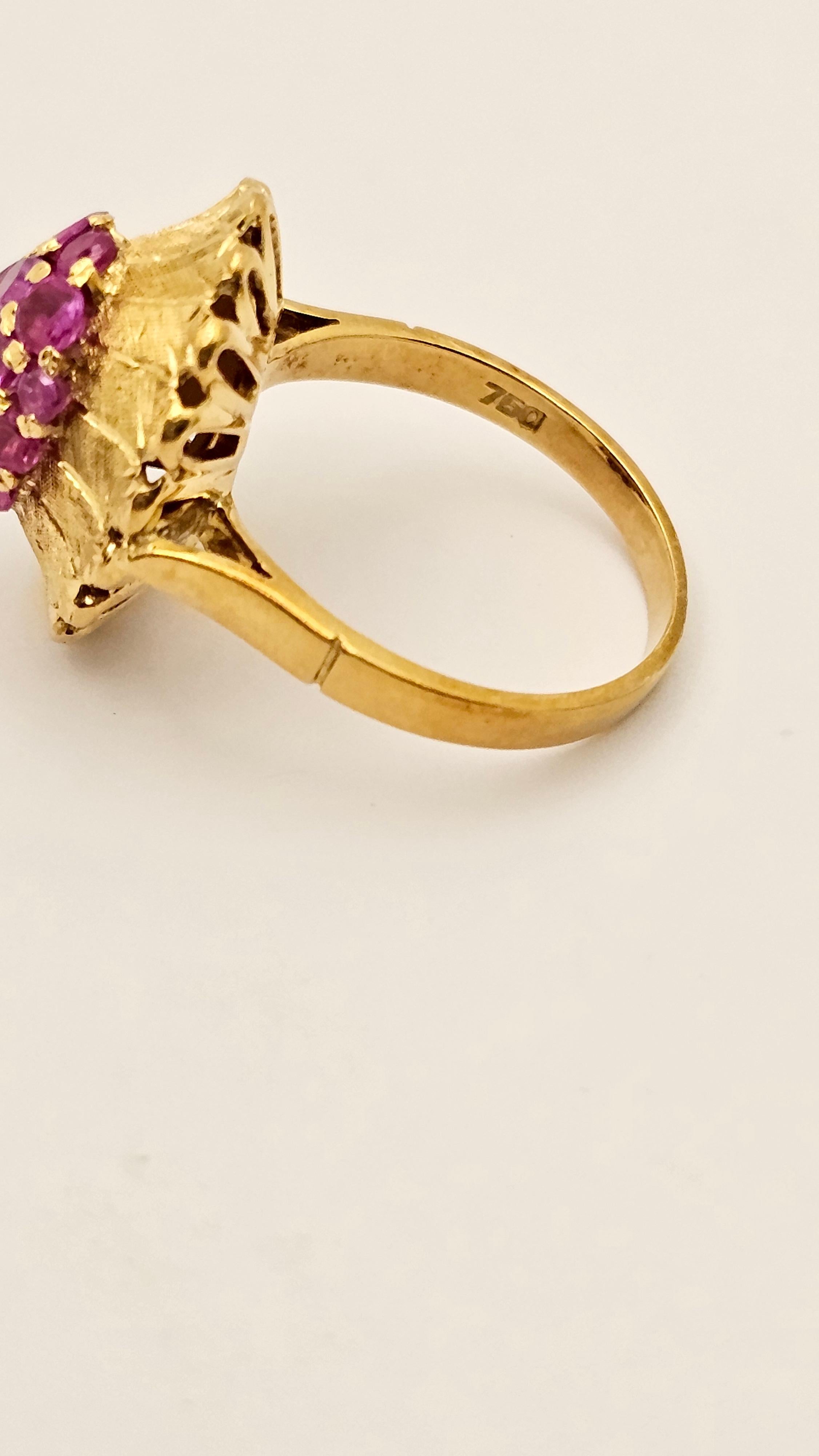 Bague fleur en or jaune 18Kt et saphirs roses en vente 1