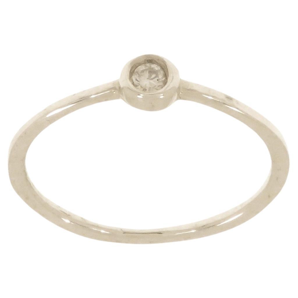 Anello forma tondo in oro bianco 9k con diamante 0.04 ct. For Sale