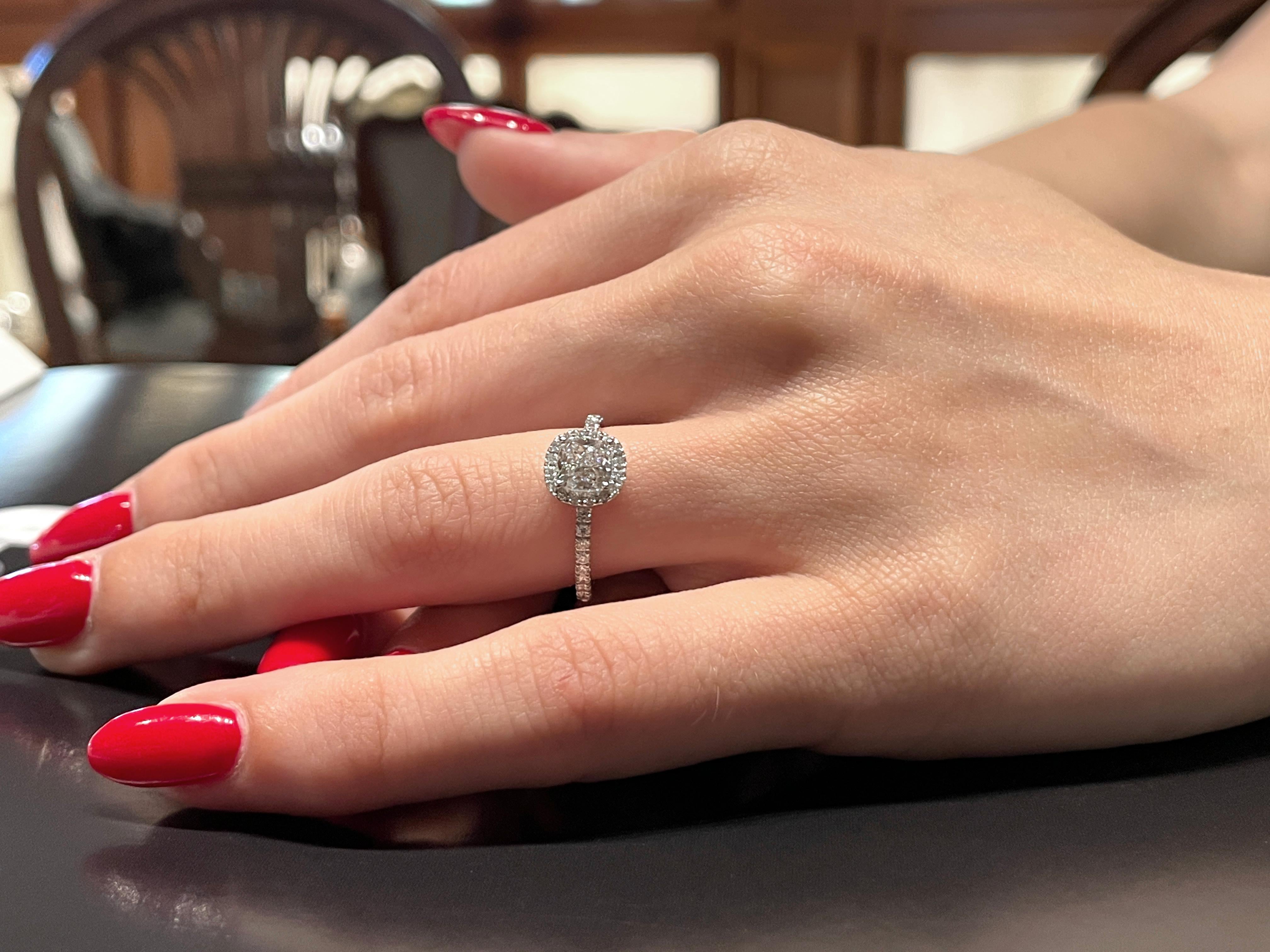 Bague de fiançailles avec halo en diamant coussin de 1,01 carat certifié GIA en vente 6