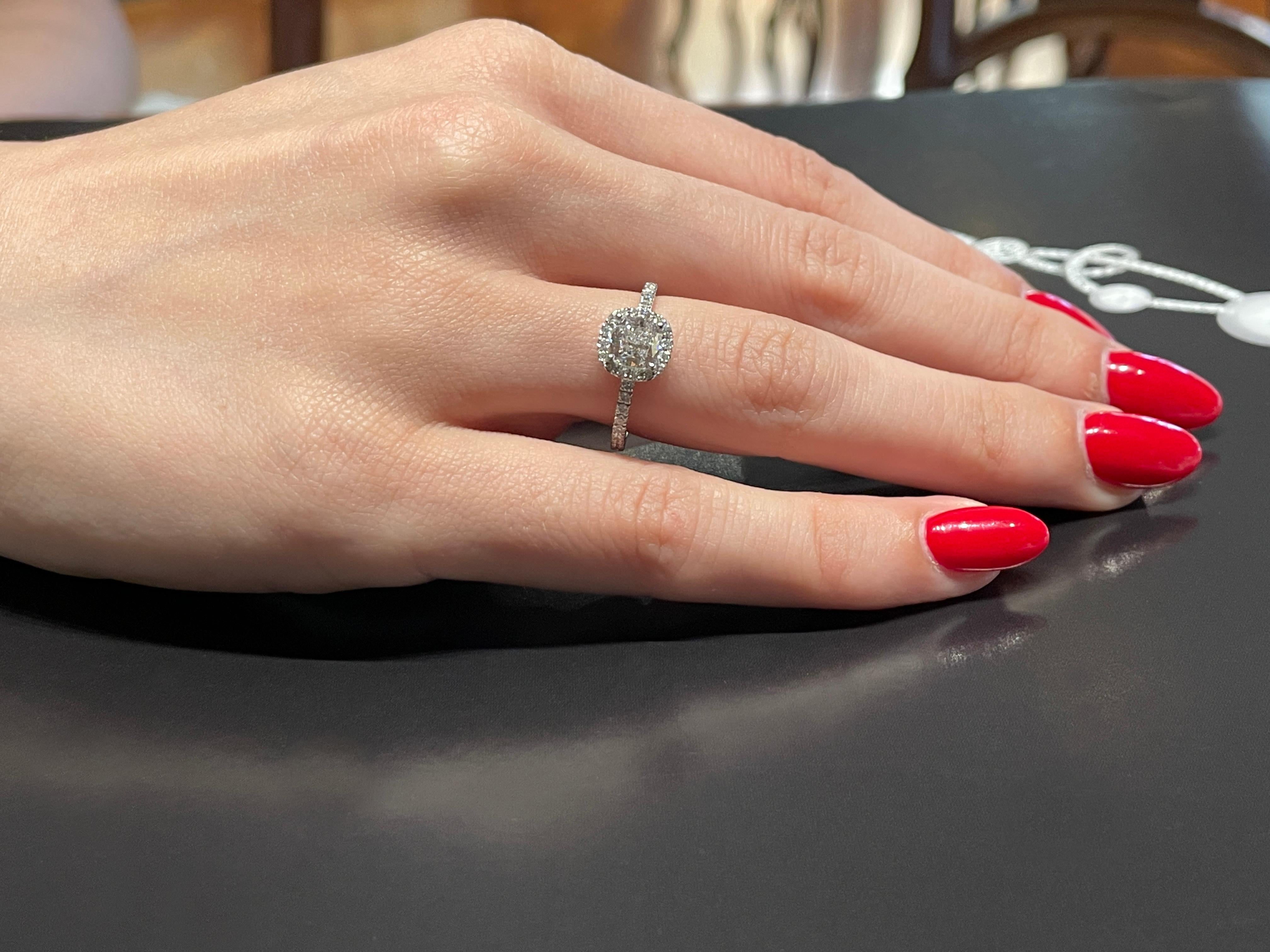 Bague de fiançailles avec halo en diamant coussin de 1,01 carat certifié GIA en vente 7