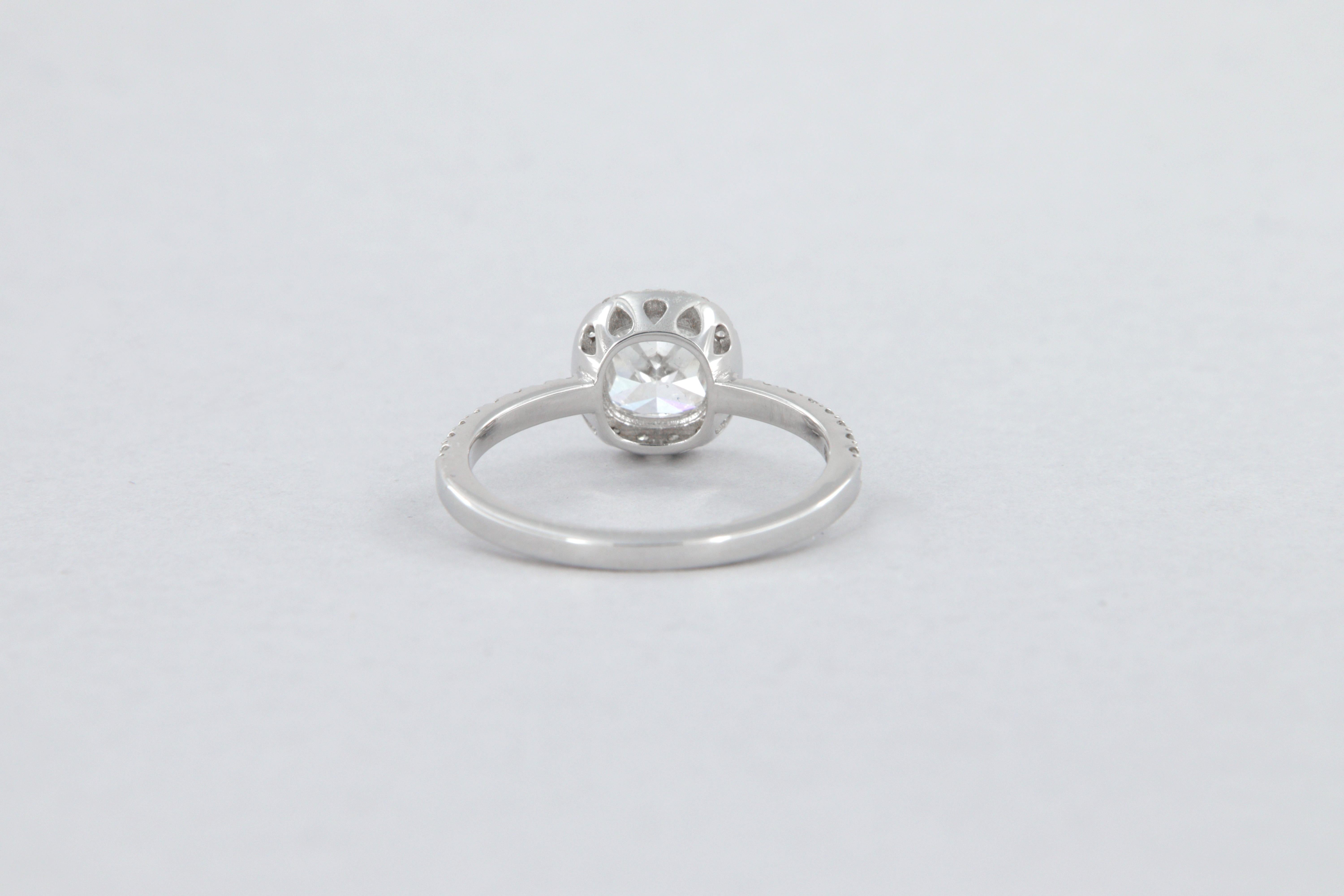 Bague de fiançailles avec halo en diamant coussin de 1,01 carat certifié GIA Pour femmes en vente