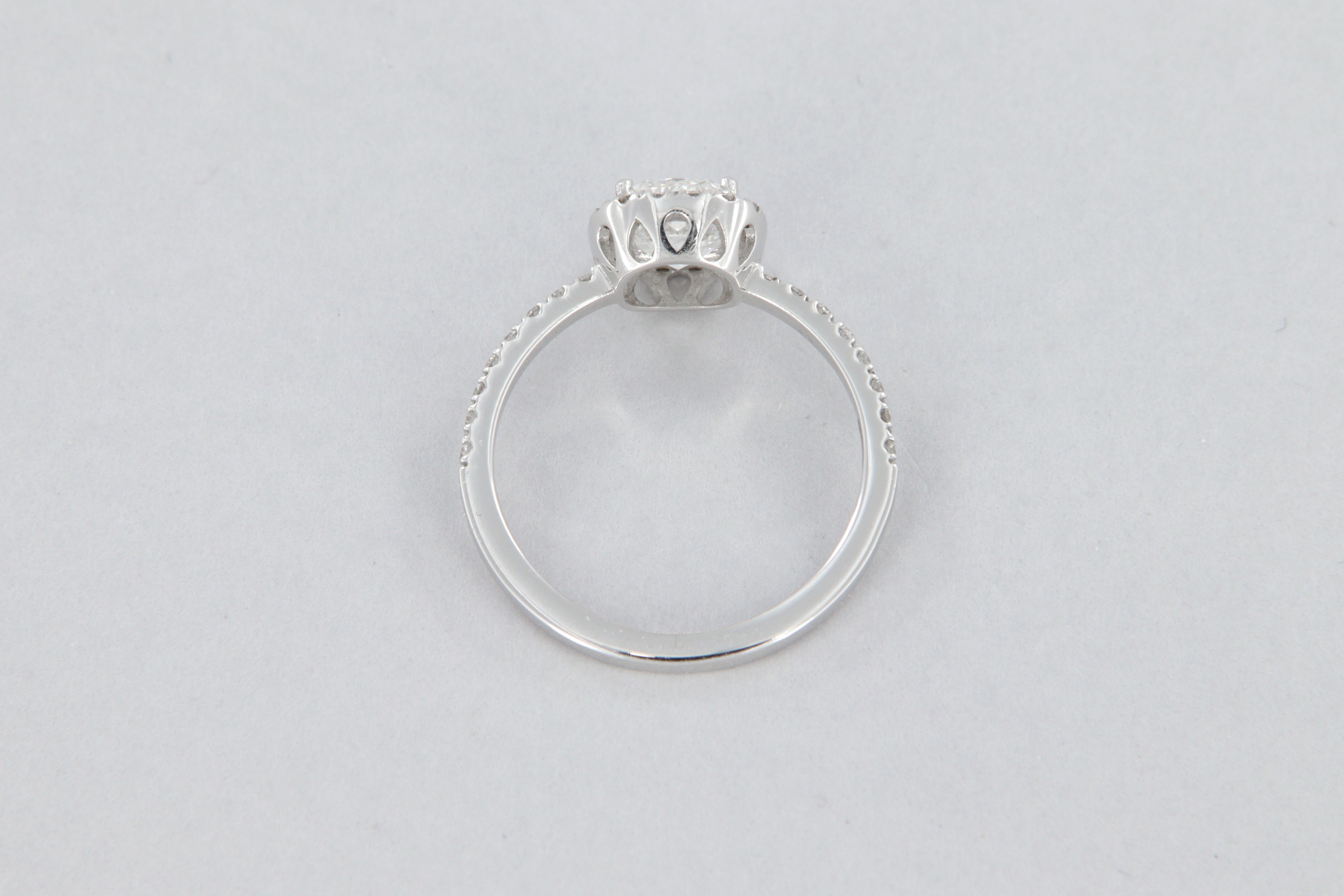 Bague de fiançailles avec halo en diamant coussin de 1,01 carat certifié GIA en vente 2