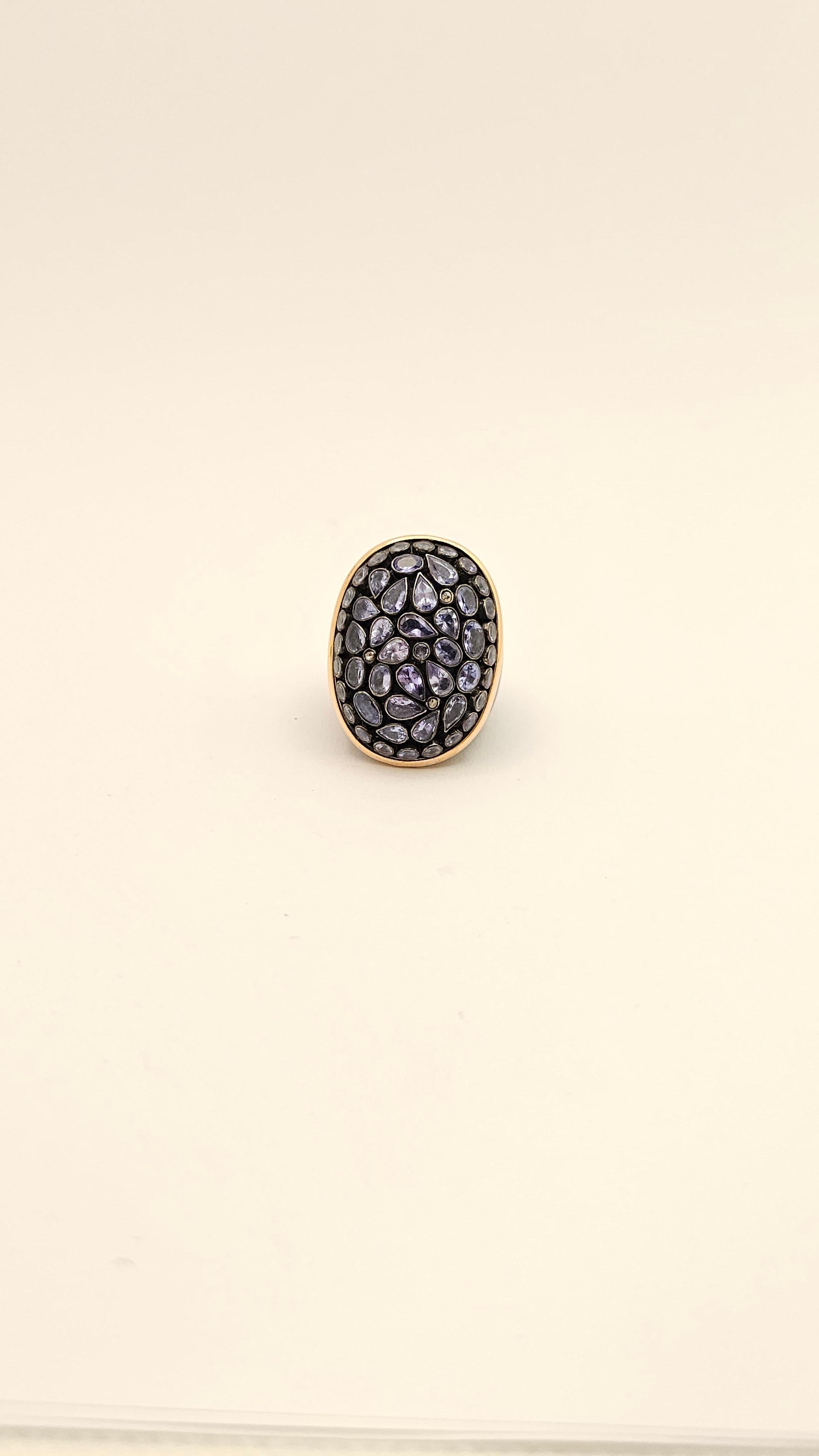 Contemporary Anello in Bakelite, Tanzanite, Diamanti Brown e oro 18 Kt For Sale