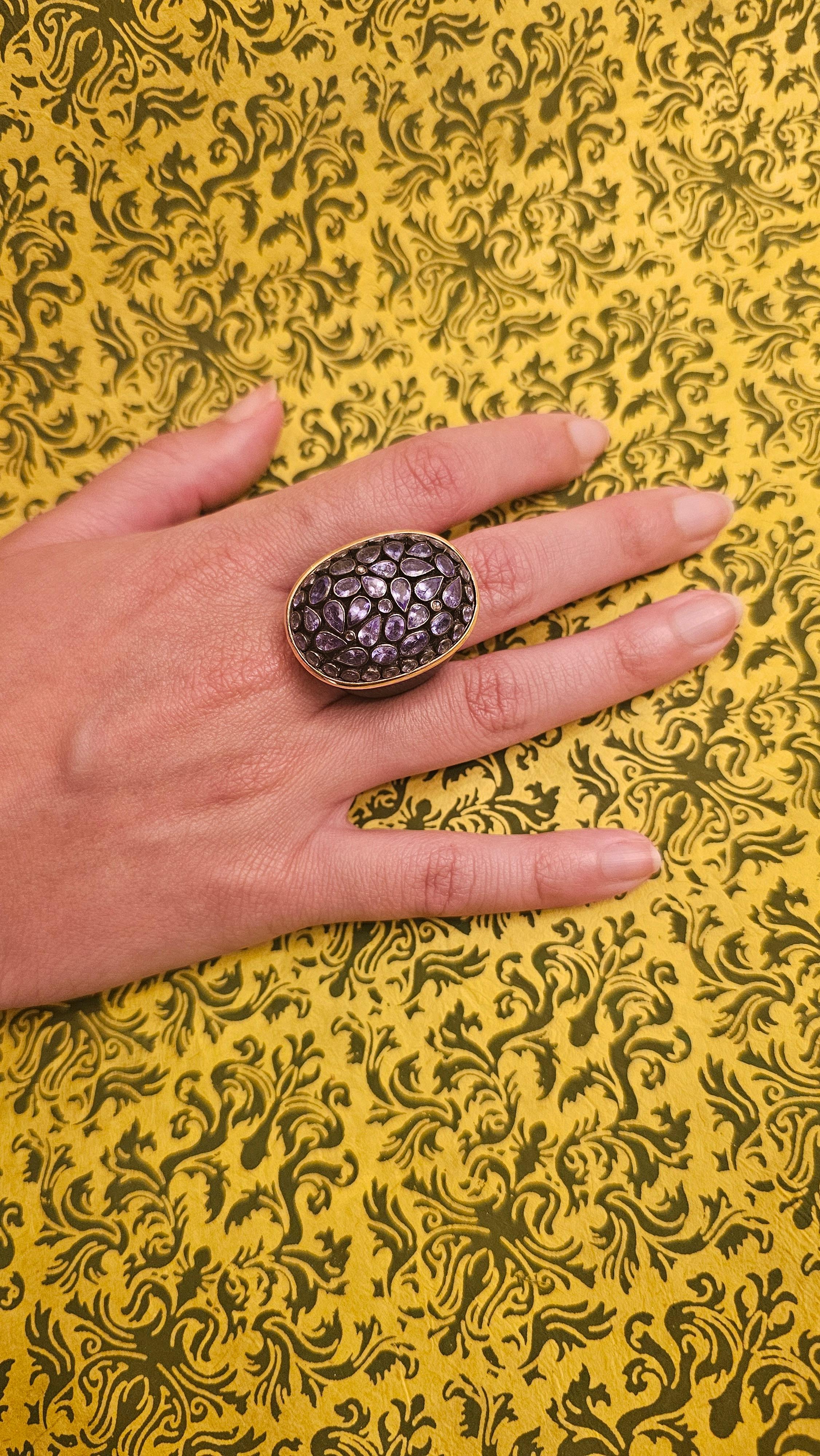 Anello in Bakelite, Tanzanite, Diamanti Brown e oro 18 Kt For Sale 1