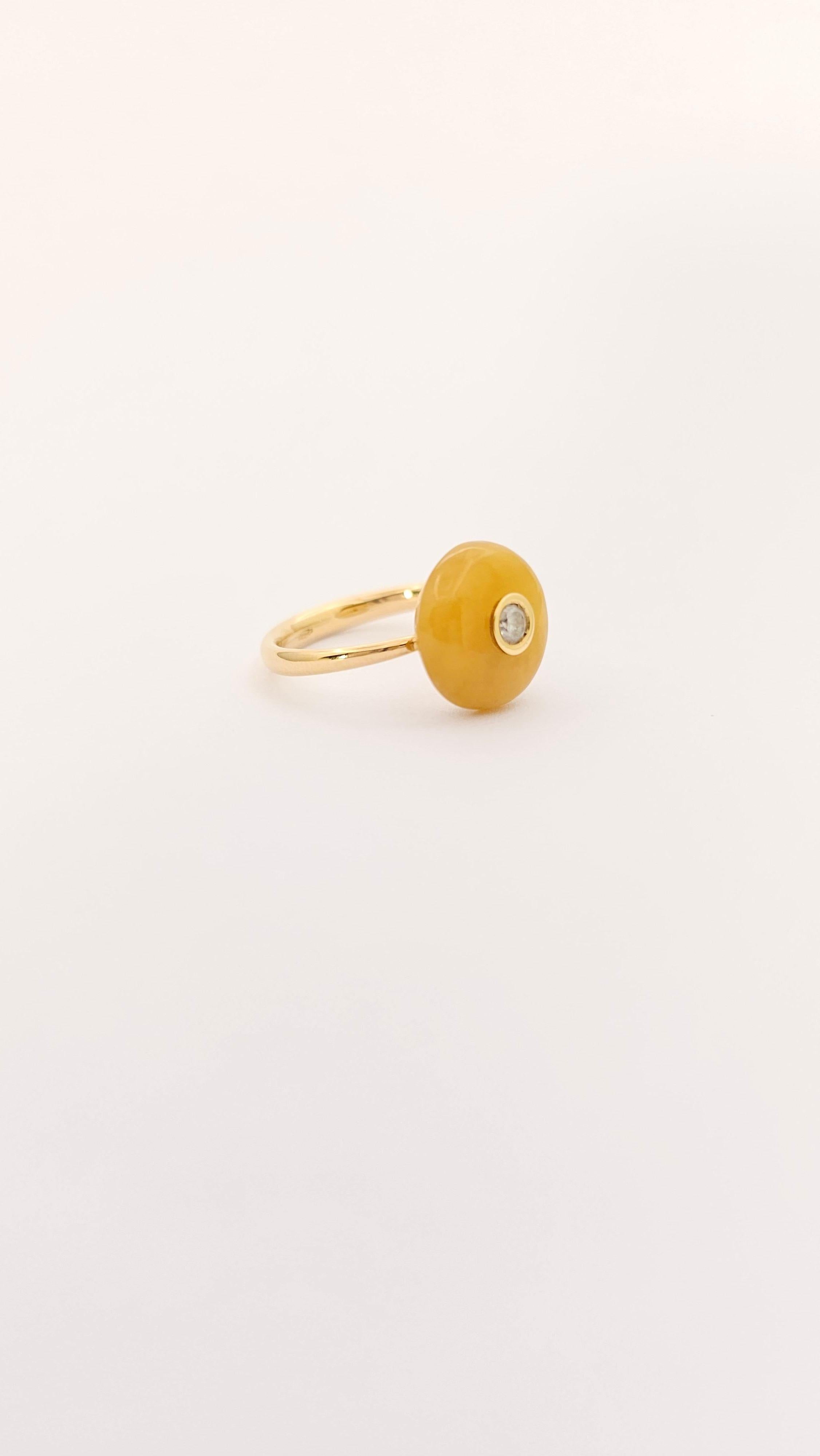 Contemporary Anello in Oro 18 Kt, Giada e Diamante For Sale