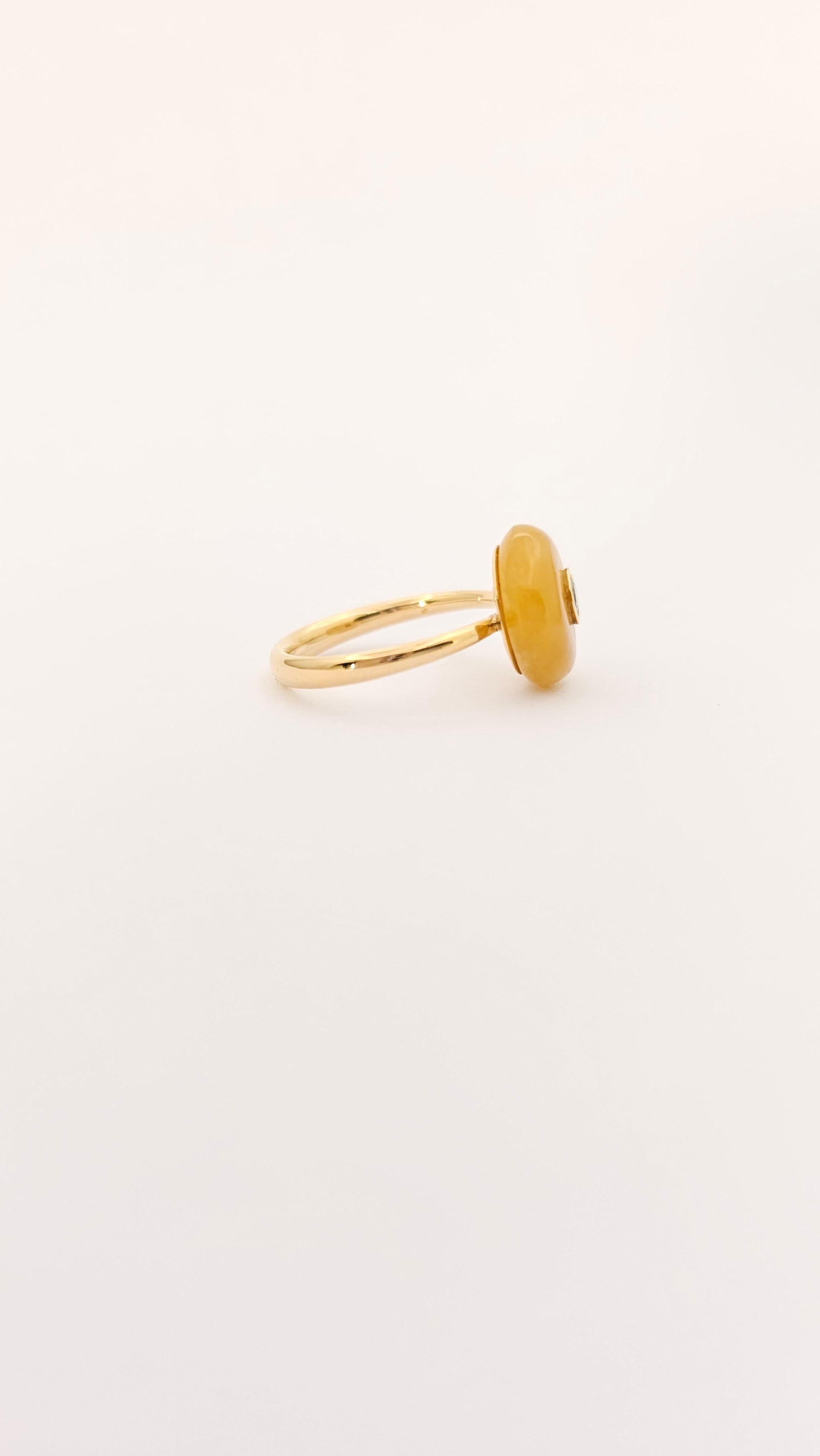 Cabochon Anello in Oro 18 Kt, Giada e Diamante For Sale