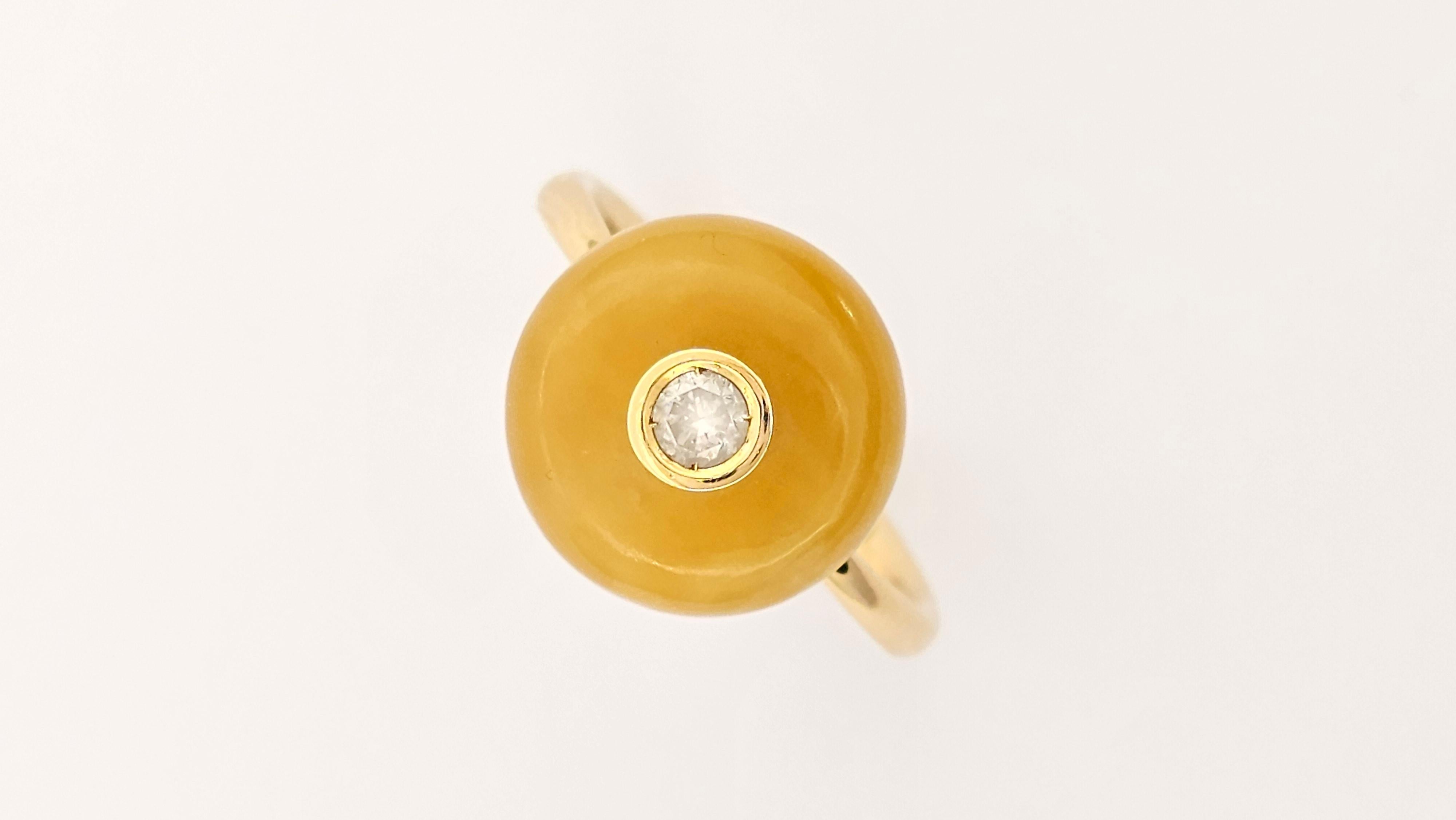 Anello in Oro 18 Kt, Giada e Diamante For Sale 3