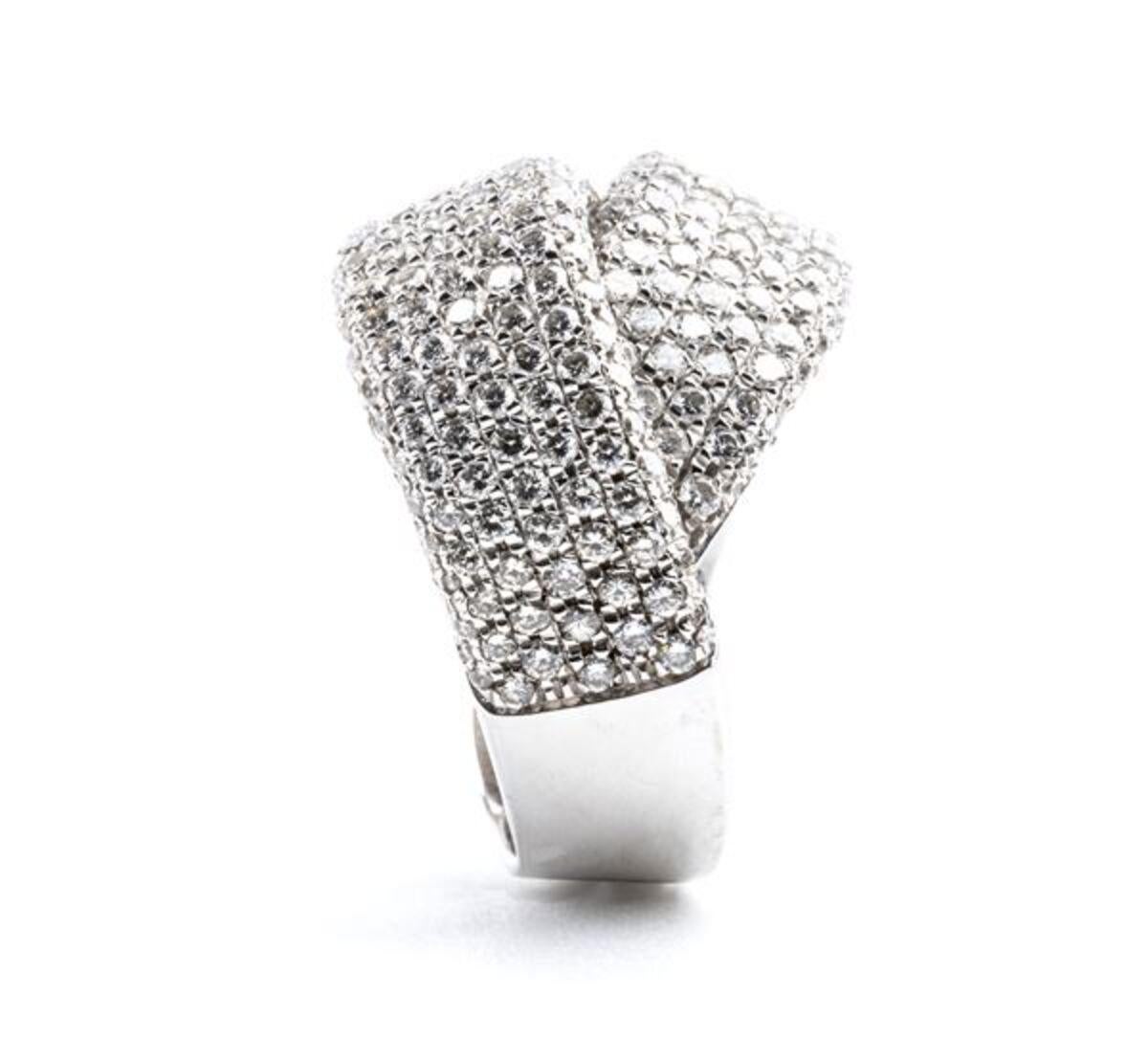 Brilliant Cut 18k Gold Pave Diamond Ring For Sale