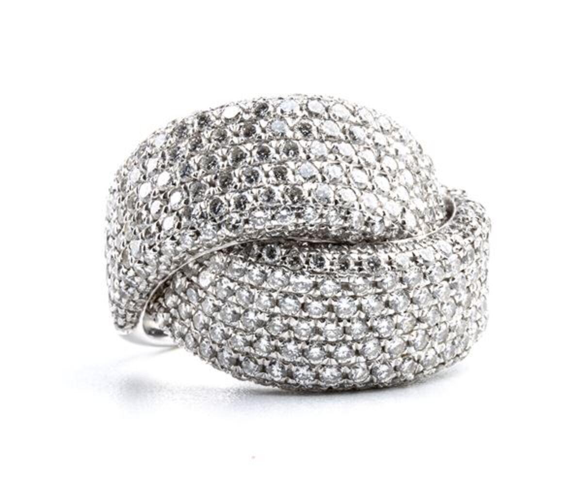 18k Gold Pave Diamond Ring In Good Condition For Sale In Roma, IT