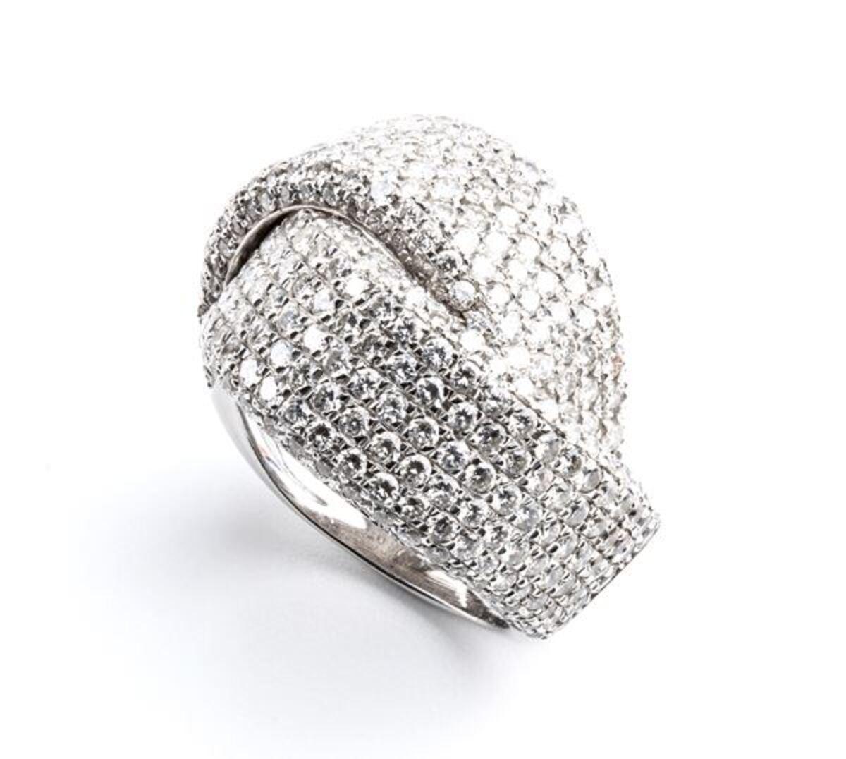18k Gold Pave Diamond Ring For Sale 1